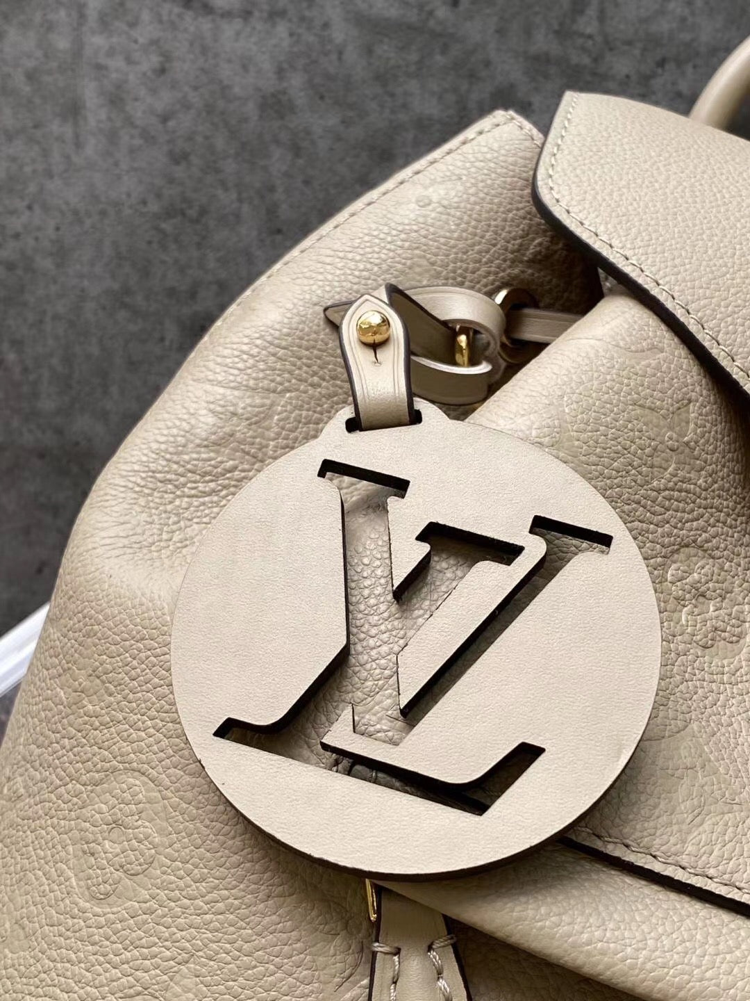 [TOP] Louis Vuitton LV Montsouris Backpack Empreinte 27.5x33x14cm - Turtle Dove