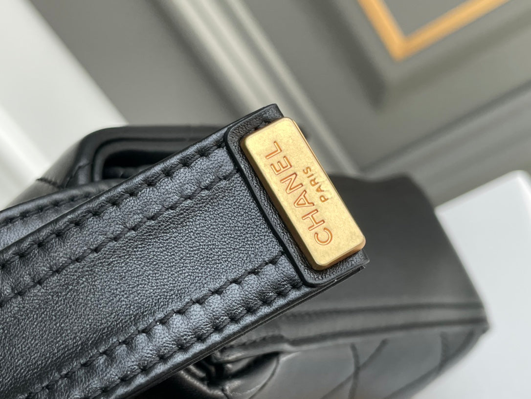 [TOP] CHANEL Hobo Flap Bag - Black & GHW