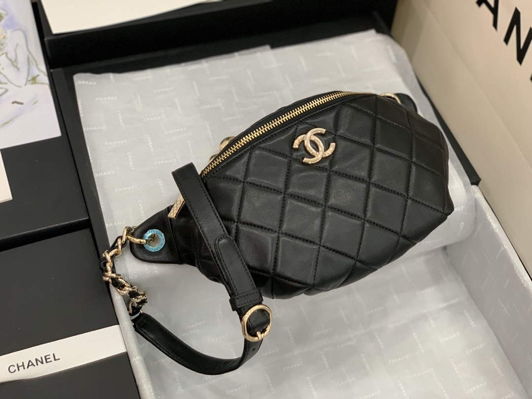 [TOP] CHANEL Belt Bag Big Chain- Black & GHW