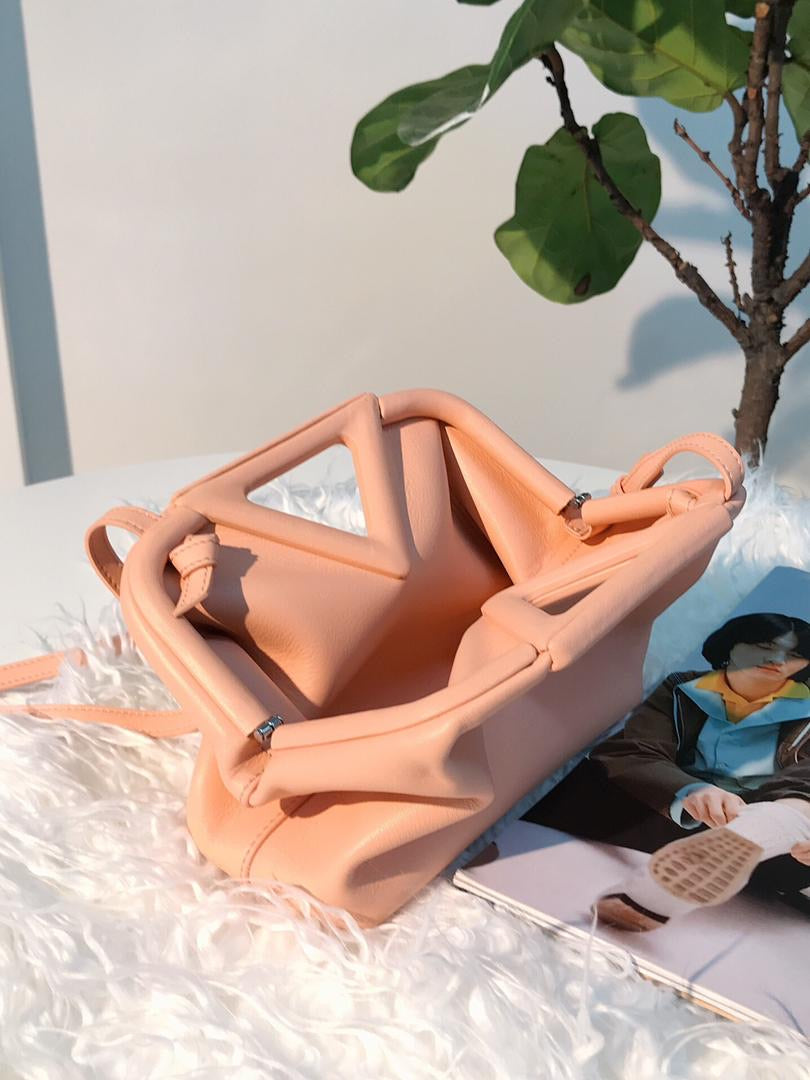 [TOP] Bottega Veneta BV  Point Bag - Peach