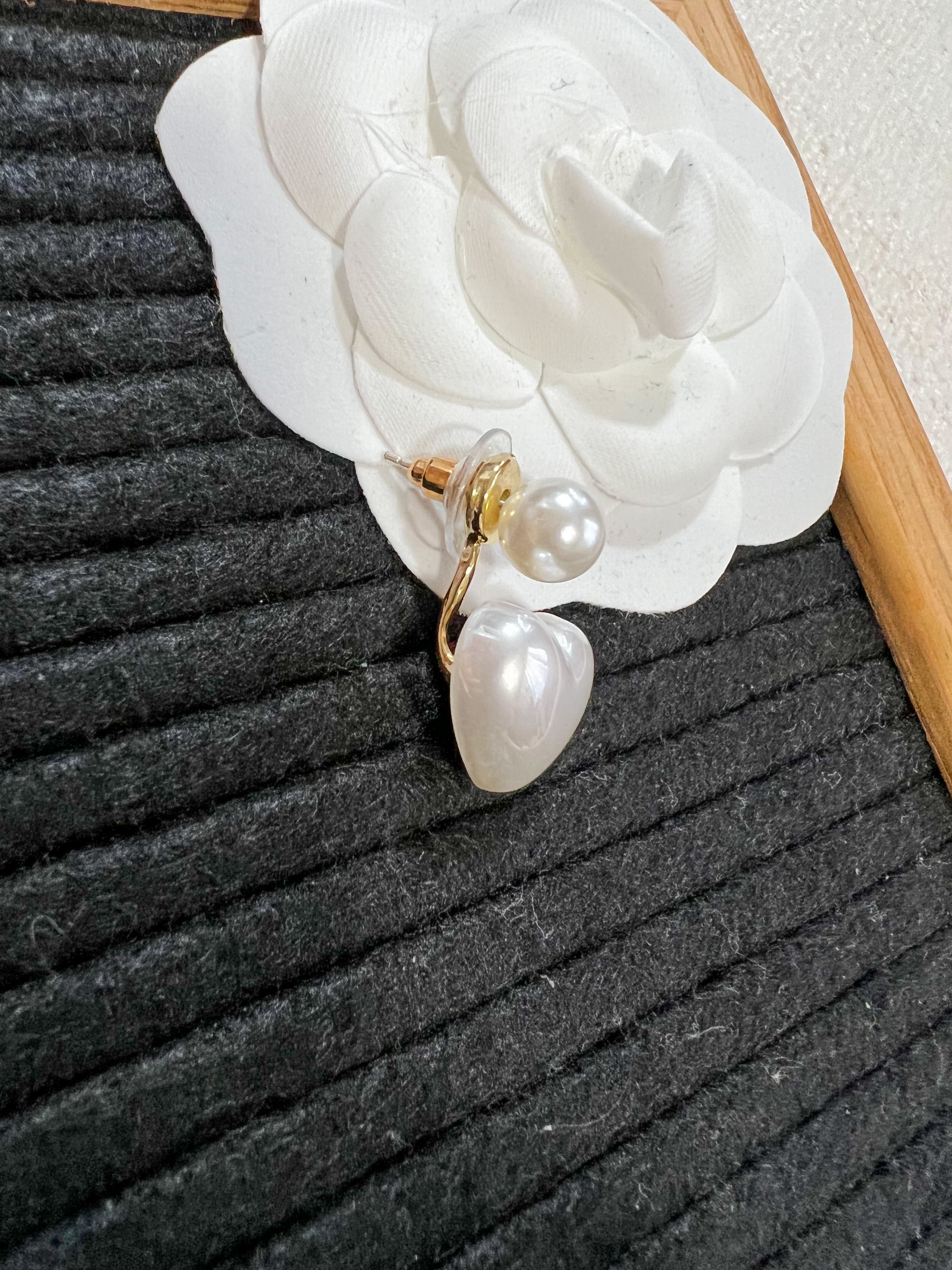 [TOP] CHANEL Pearly Heart Inspired Earrings