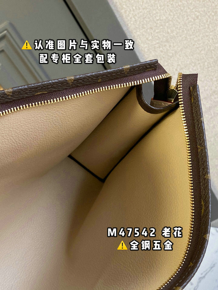 [TOP] Louis Vuitton LV  Toilery Pouch 26 Monogram 25 x 20 x 5.5cm-Brown