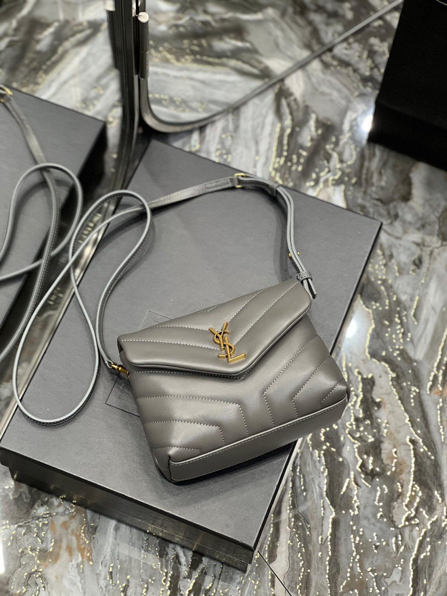 [TOP] Yves Saint Laurent YSL Loulou Toy Bag 20cm - Grey