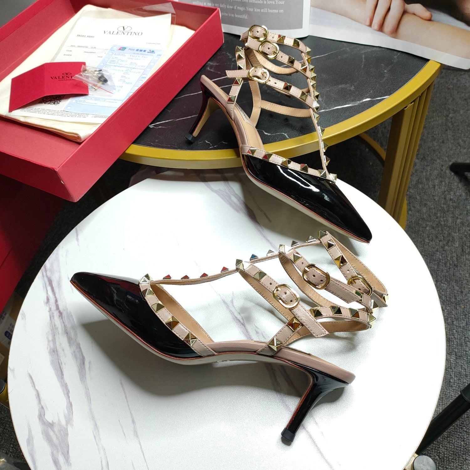 [TOP] VALENTINO  R0ckStud Nude T-Strap Patent Leather - Black