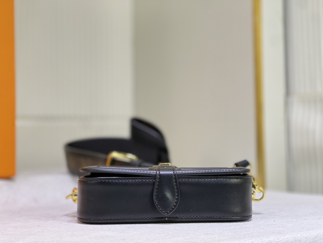 [TOP] Louis Vuitton LV Officier handbag with cowhide and Monogram canvas 17x10x4.5CM