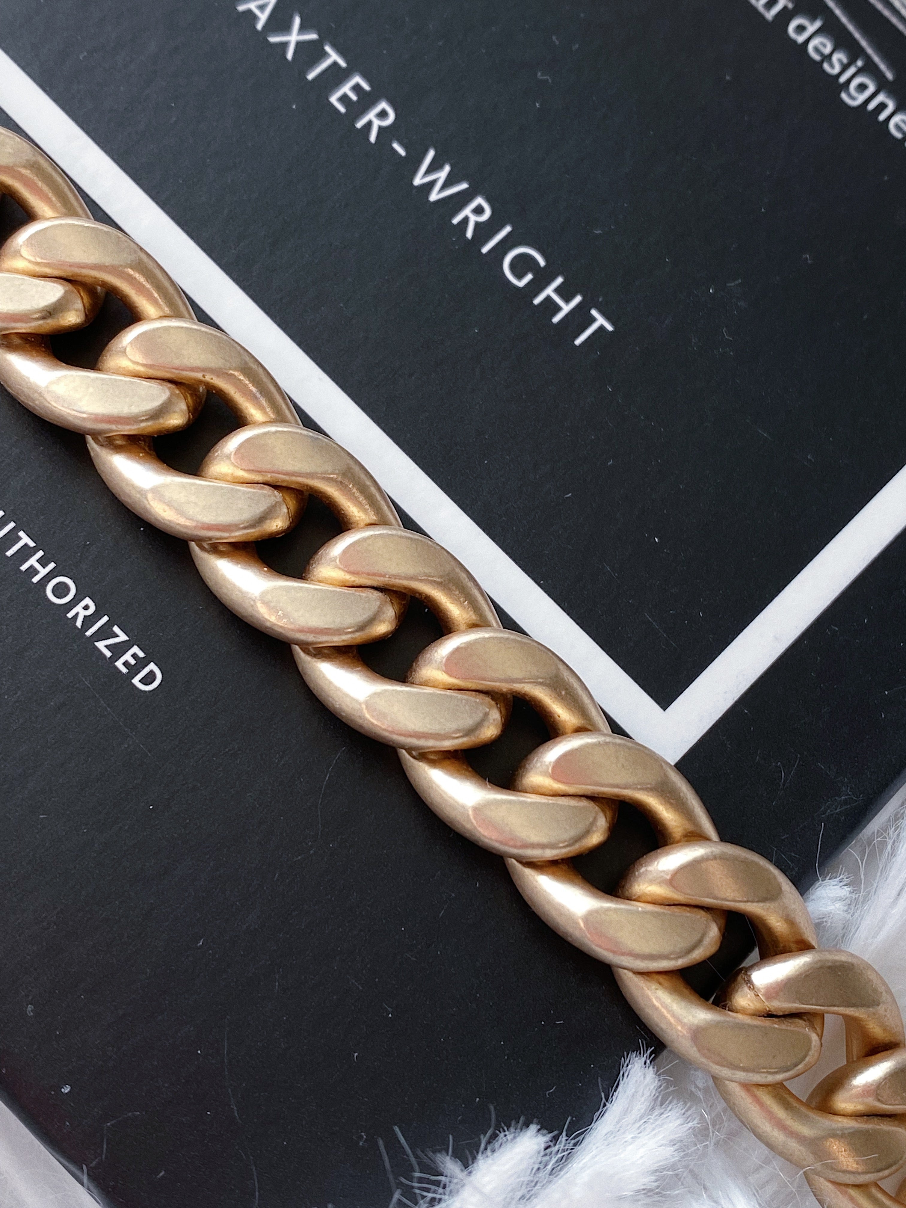 [TOP] CHANEL Messenger Bag Calfskin Mini - White