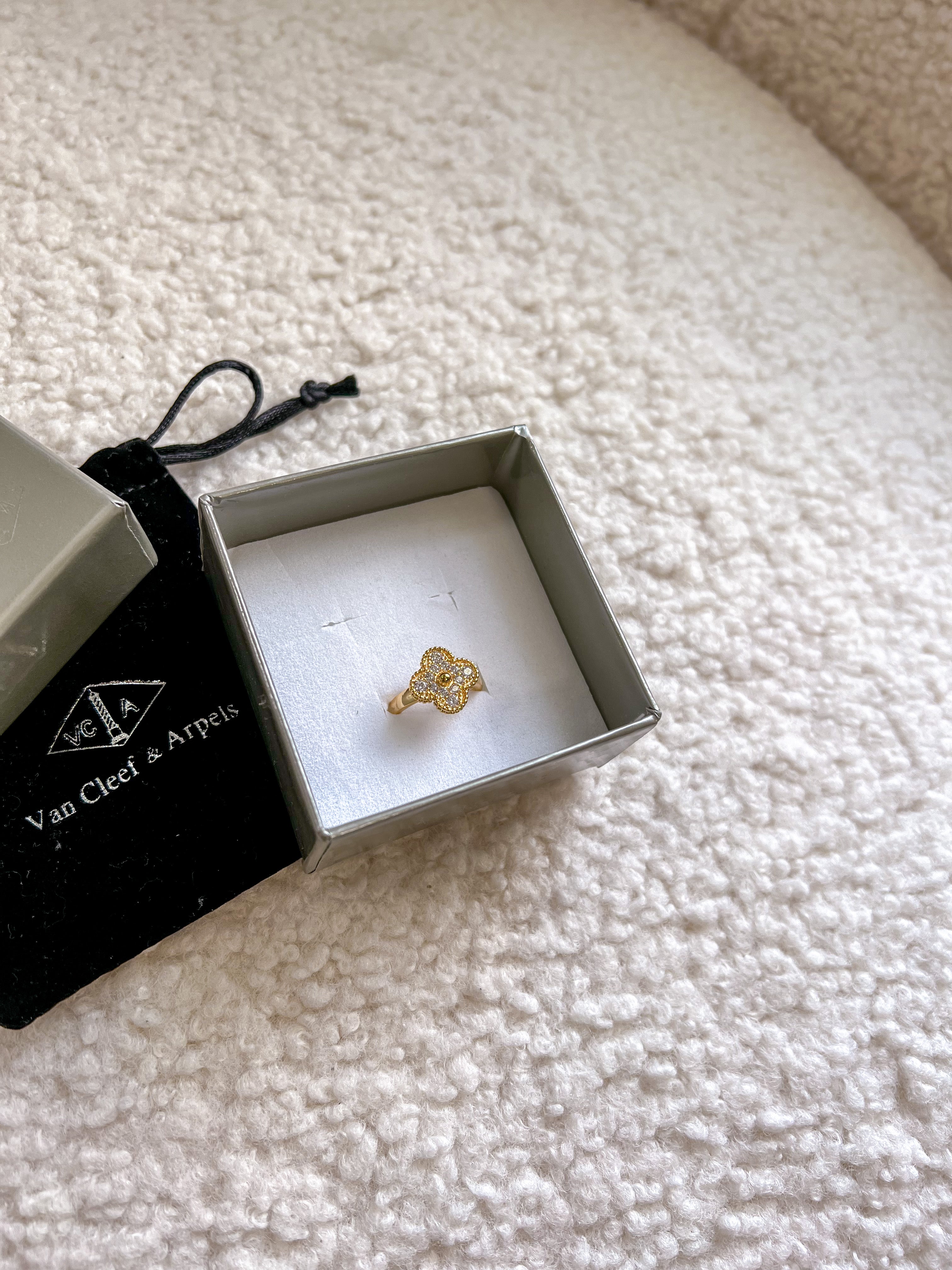 [TOP] Van Cleef & Arpels VCA Single Motif Ring w Stones - Gold