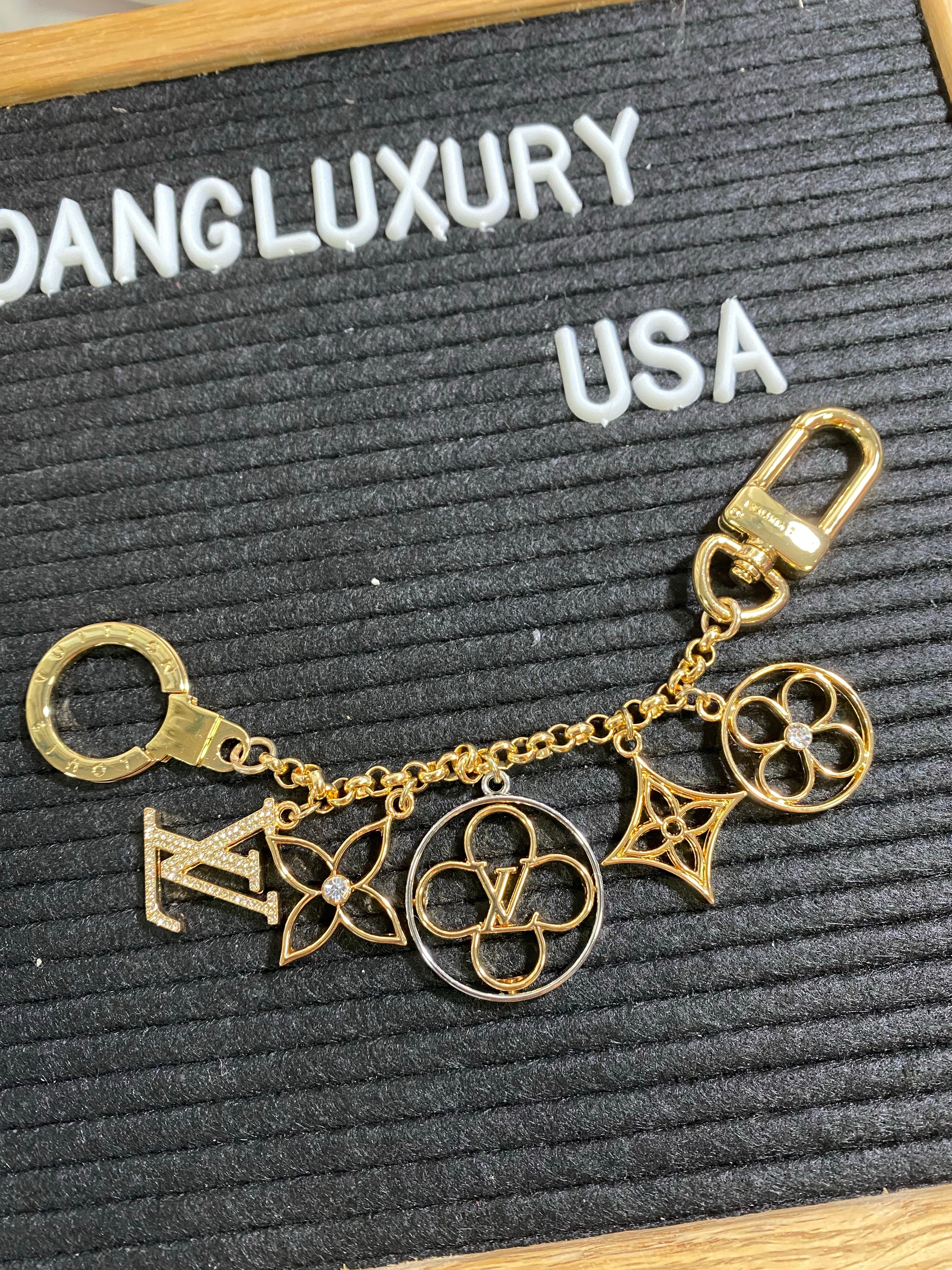 [TOP] Louis Vuitton LV Cruise Flower Finesse Chain Bag Charm