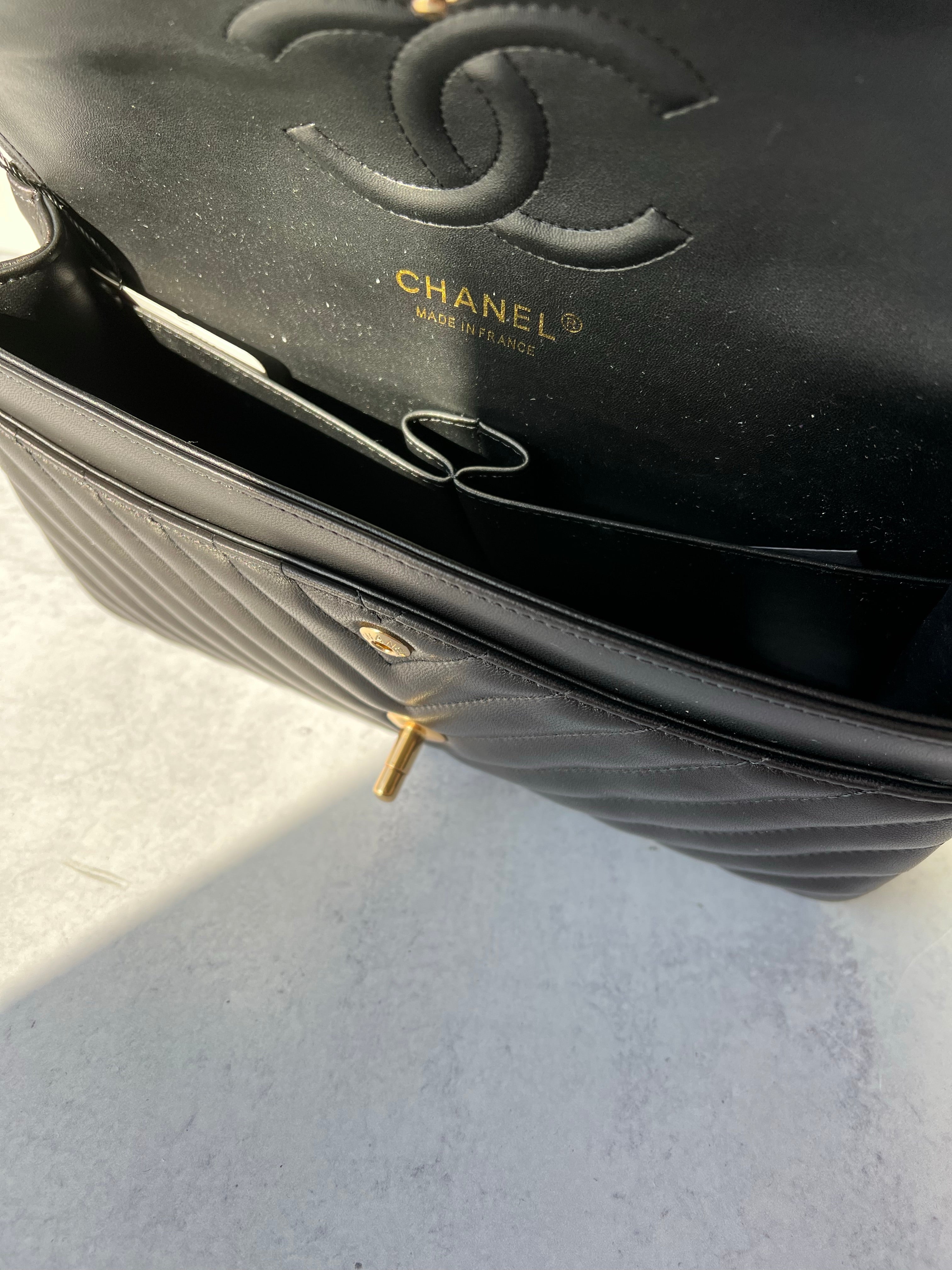 [TOP] CHANEL Classic Flap Bag Chevron Lambskin Medium 25.5cm – Black & GHW