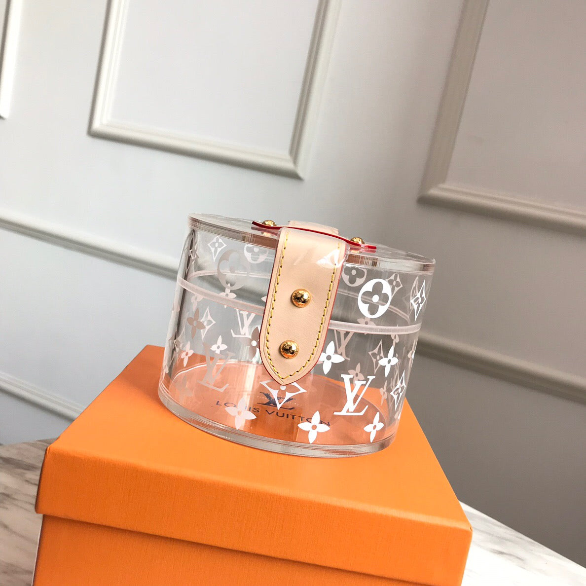 [TOP] Louis Vuitton LV  Box Scott Monogram 12.5  x 12.5  x 8.5 cm - White