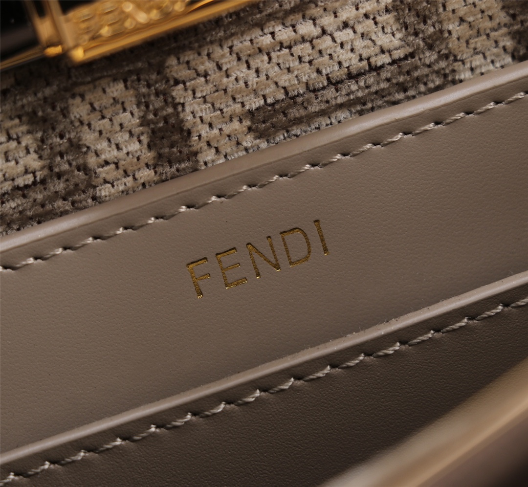[TOP] FENDI Peekaboo ISeeU Small Handbag