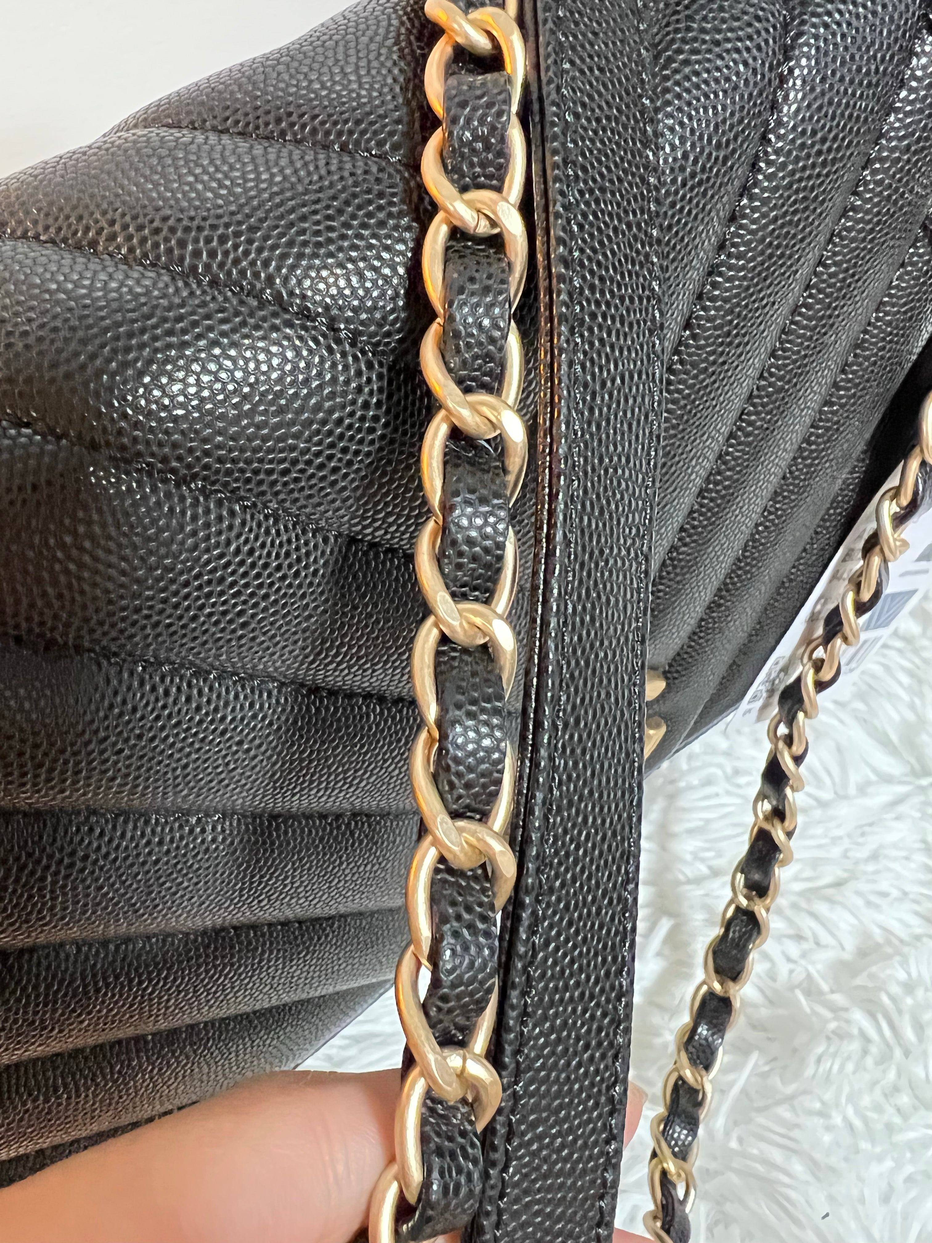 [TOP] CHANEL CoCo Handle Bag Chevron Caviar Leather 23cm - Black & GHW