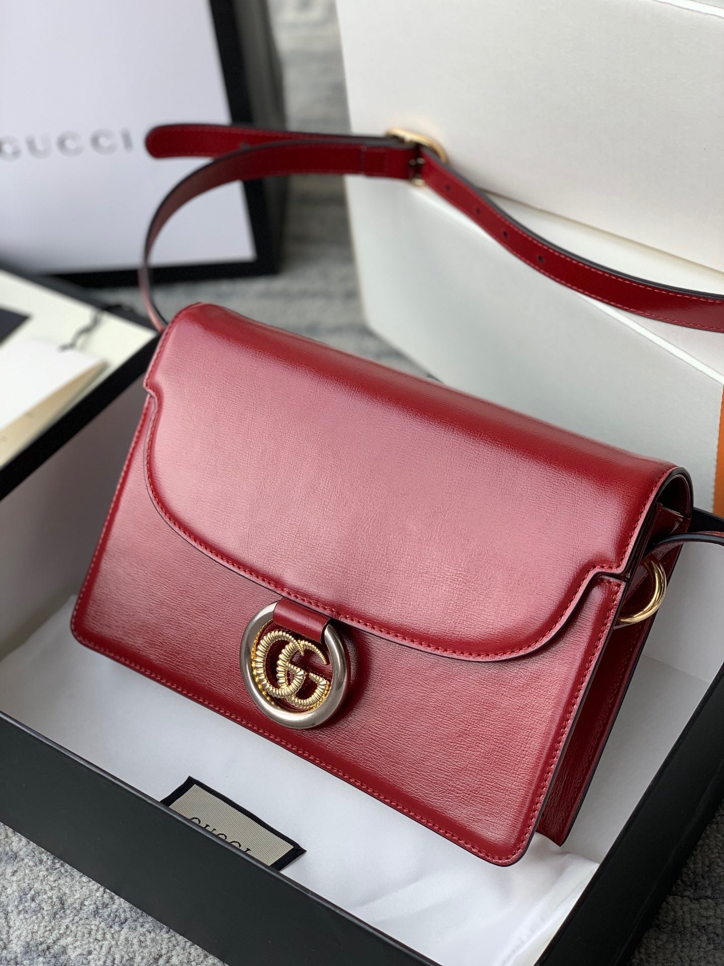 [TOP] GUCCI GG Logo Plaque Shoulder Bag
