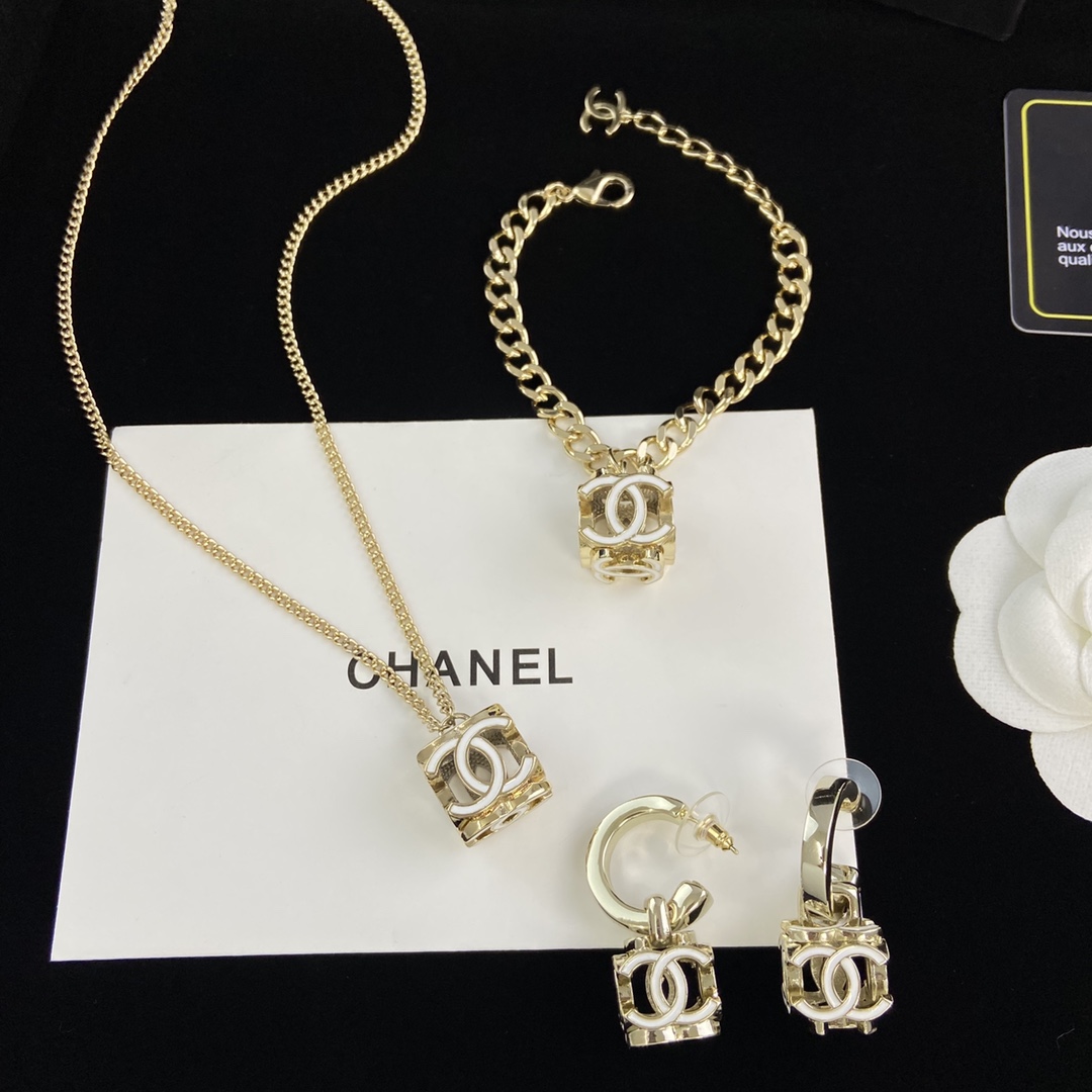 [TOP] CHANEL Necklace Bracelet Earrings Set