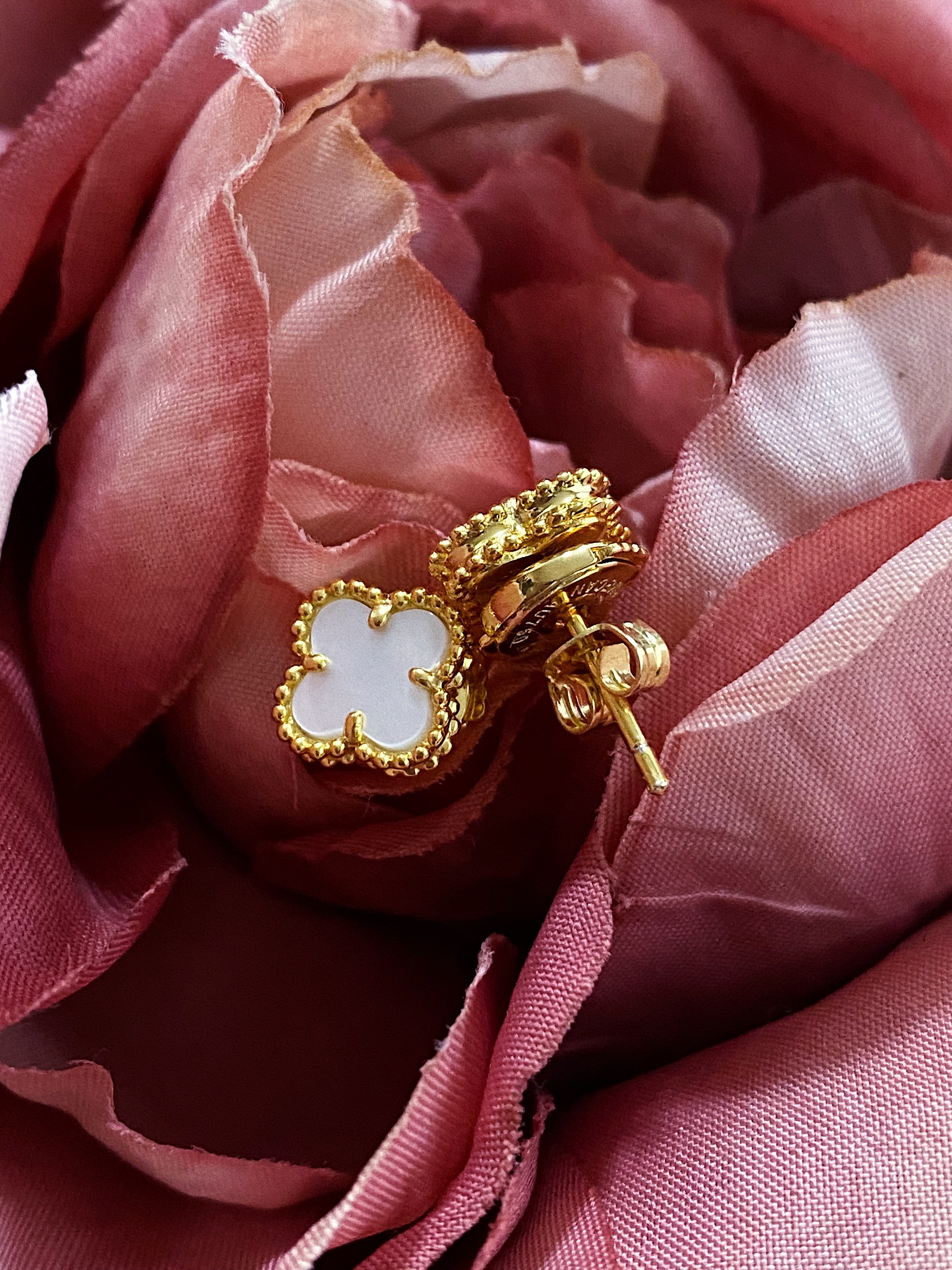 [TOP] Van Cleef & Arpels VCA Mini Stud Earrings - Mother Of Pearls