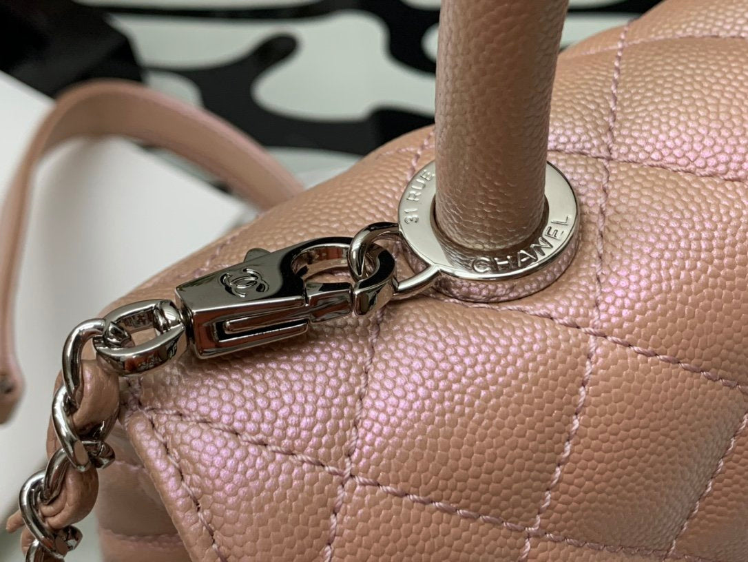 [TOP] CHANEL Coco Top Handle Bag Iridescent Caviar Small 19cm - Pink