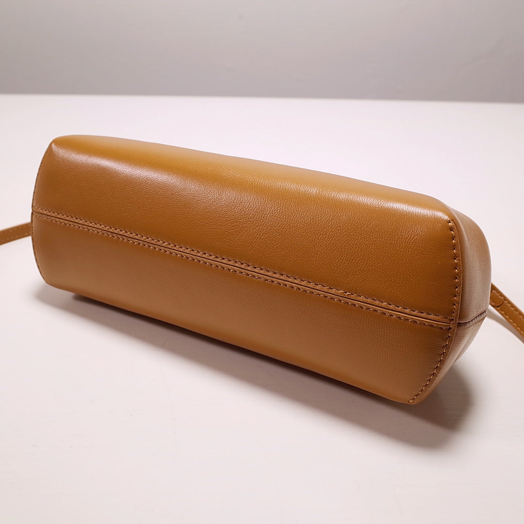 [TOP] FENDI FENDI First Small Bag - Brown