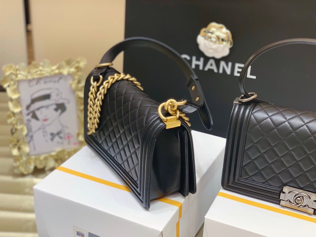 [TOP] CHANEL Le Boy Bag Smooth Leather Medium 25cm - Black & GHW