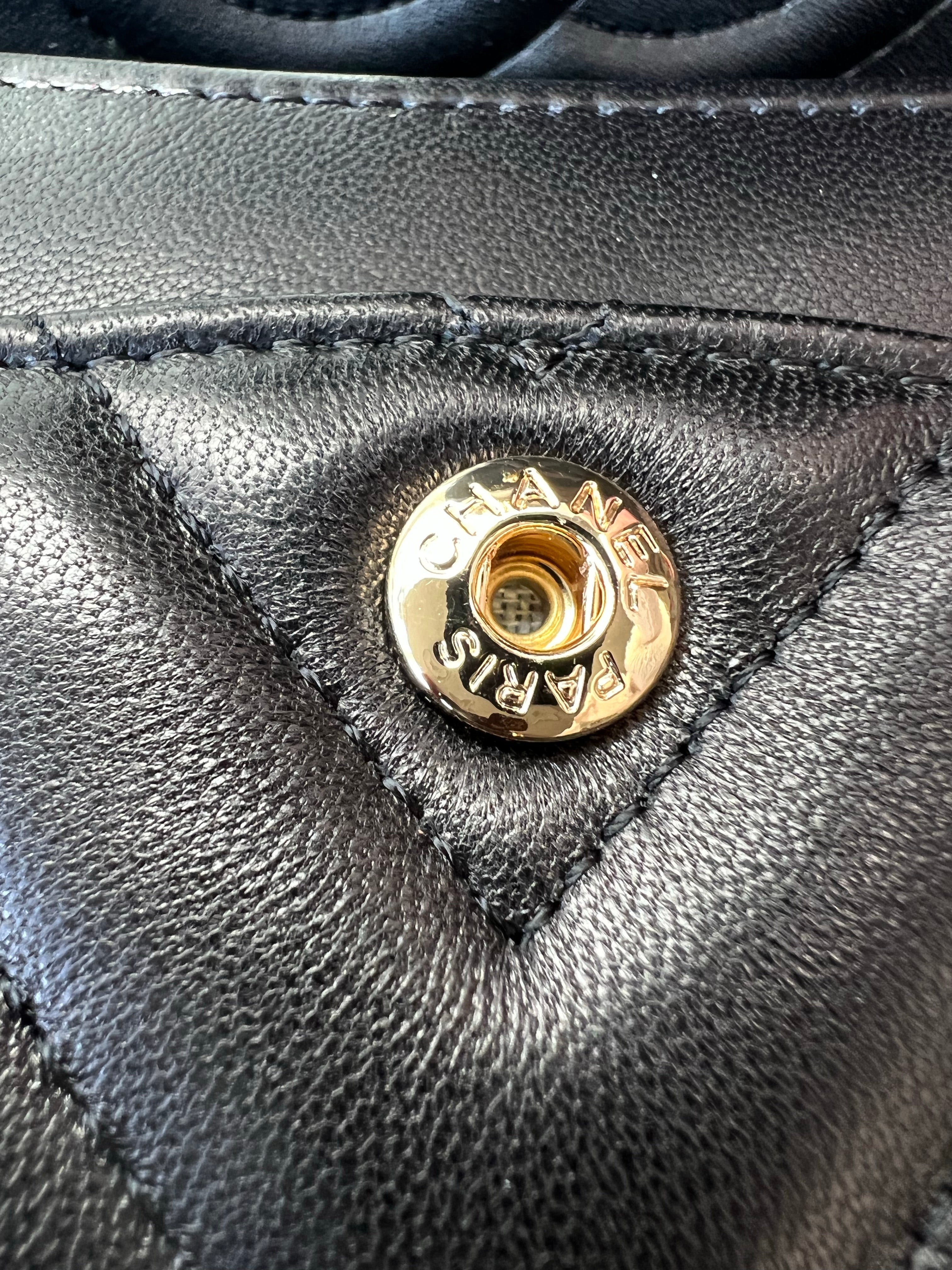 [TOP] CHANEL Classic Flap Bag Chevron Lambskin Medium 25.5cm – Black & GHW
