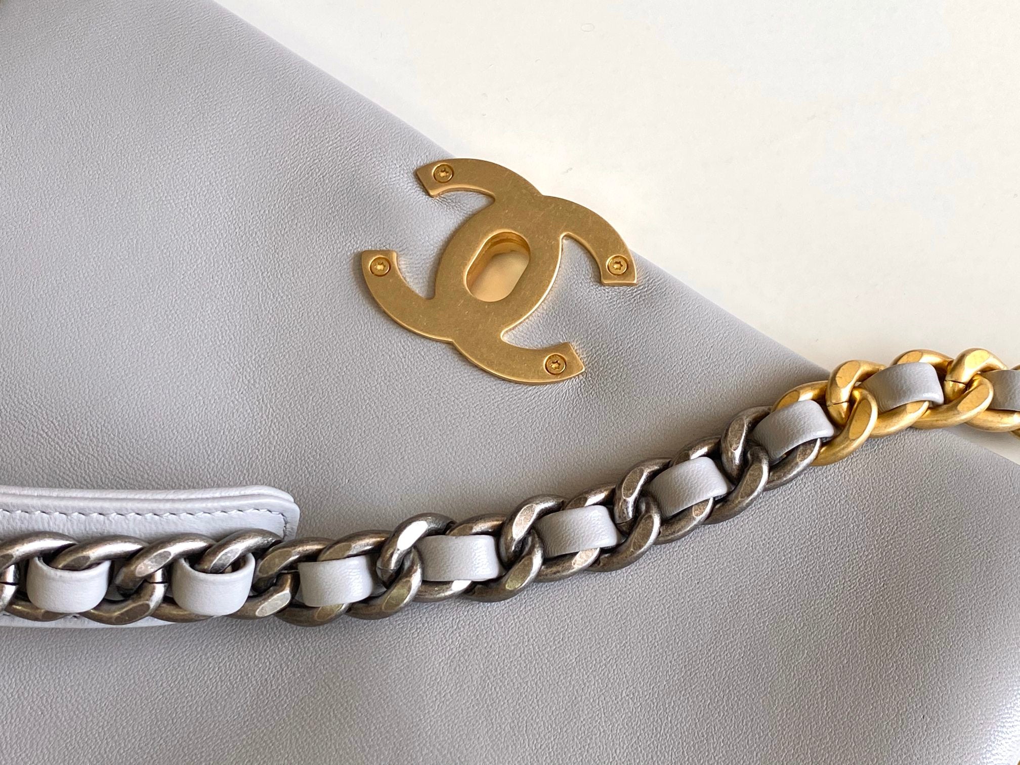 [TOP] CHANEL 19 Bag Small 26cm - Light Grey