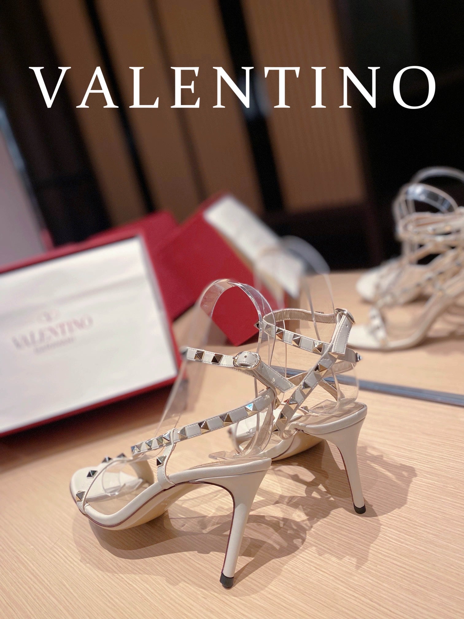 [TOP] VALENTINO  Rockstud Asymmetrical Slingback Sandals - White