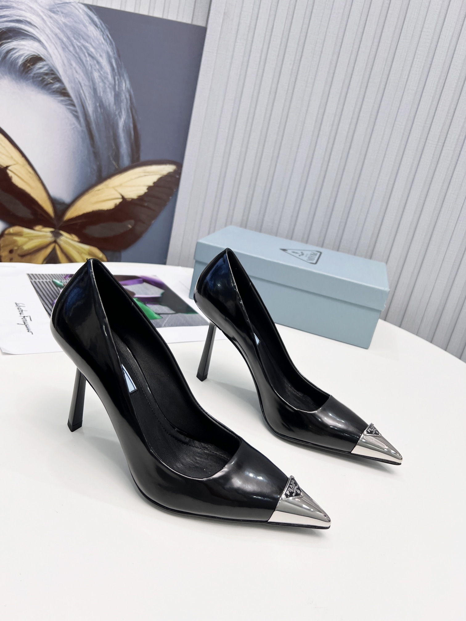 [TOP] PRADA Triangle Logo High Heel - Black