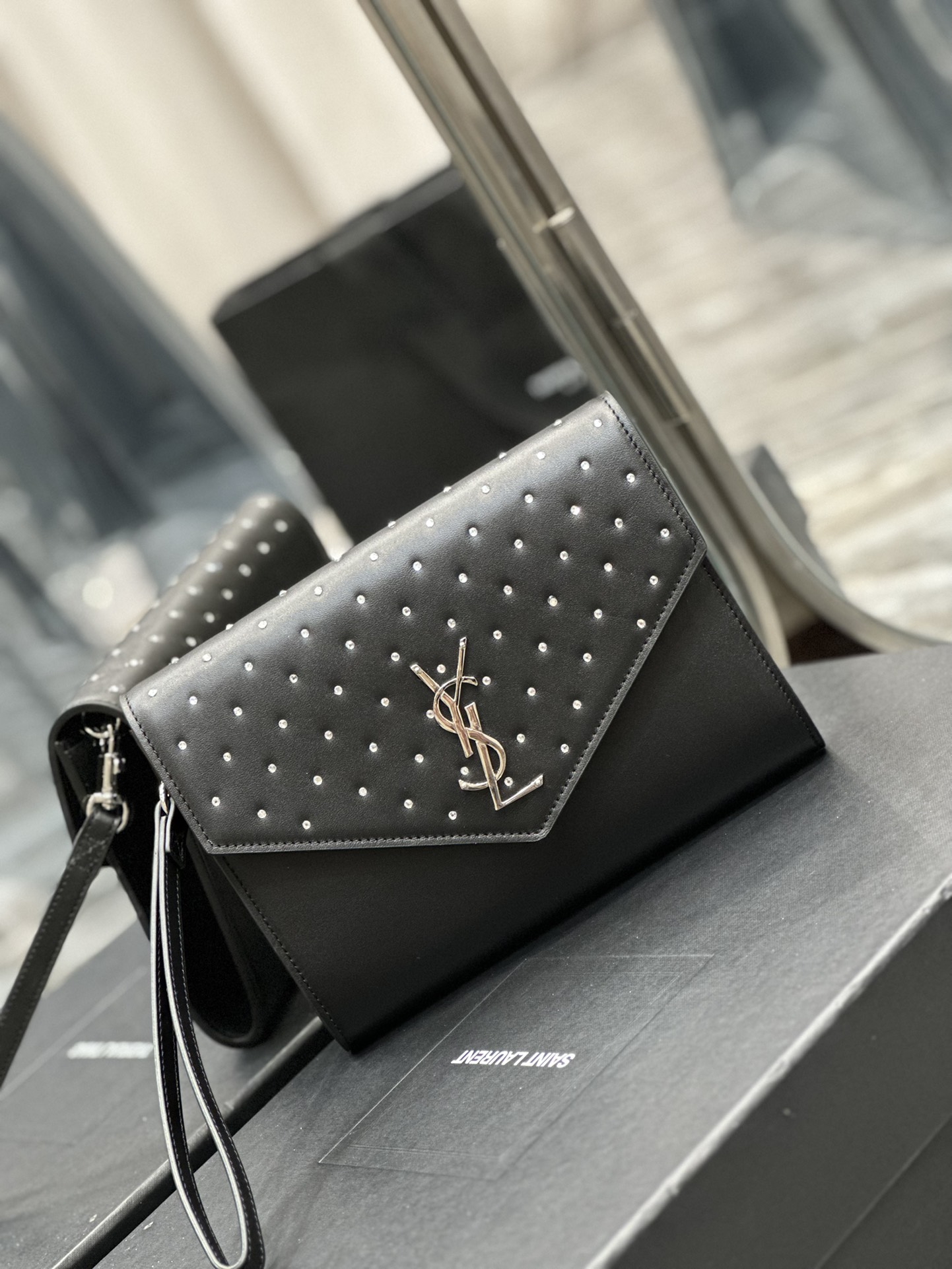 [TOP] Yves Saint Laurent YSL Monogram Plain Cowhide Diamond HandBag - Black