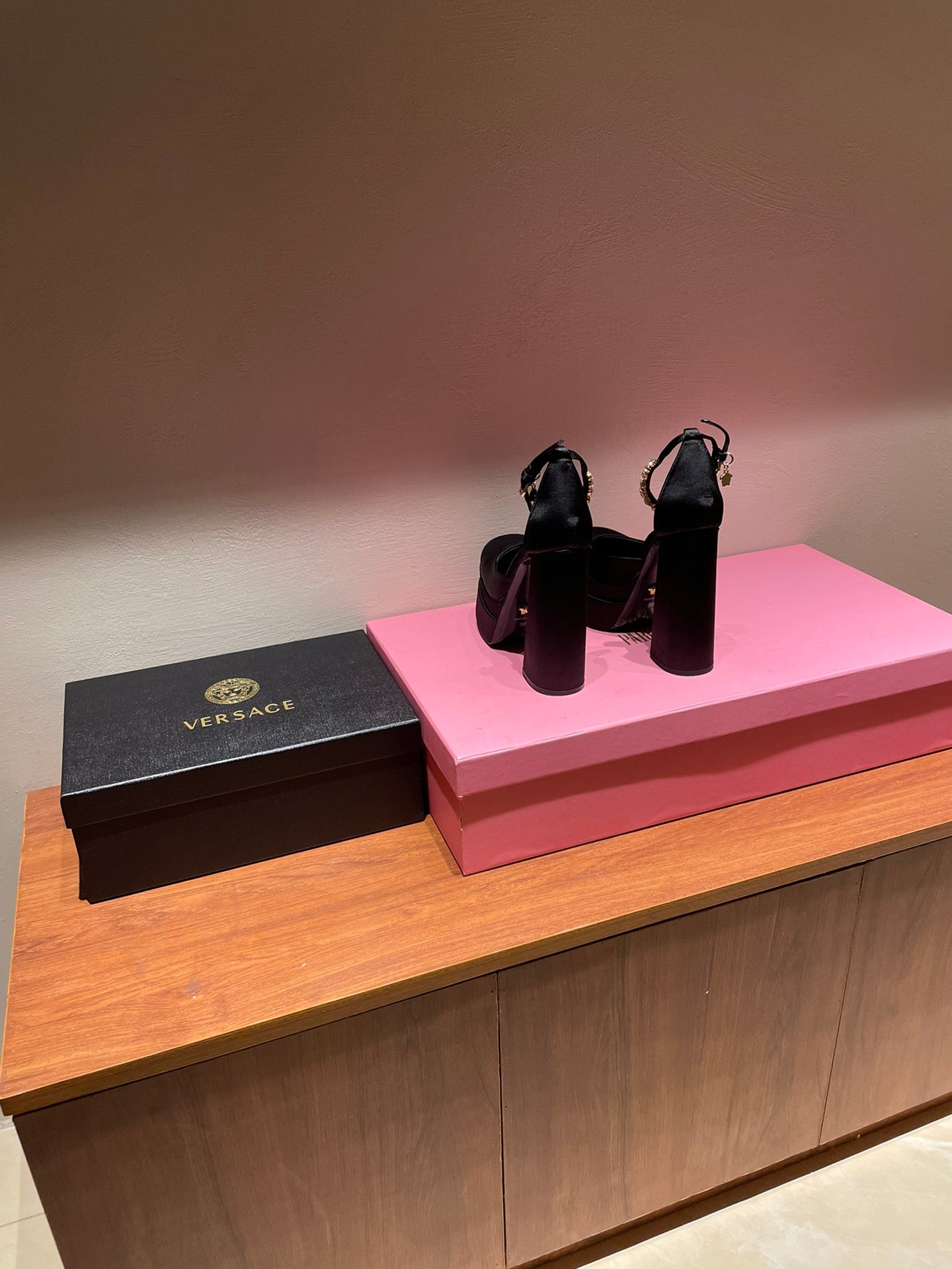[TOP] VERSACE Platform High Heels in Silk - Black