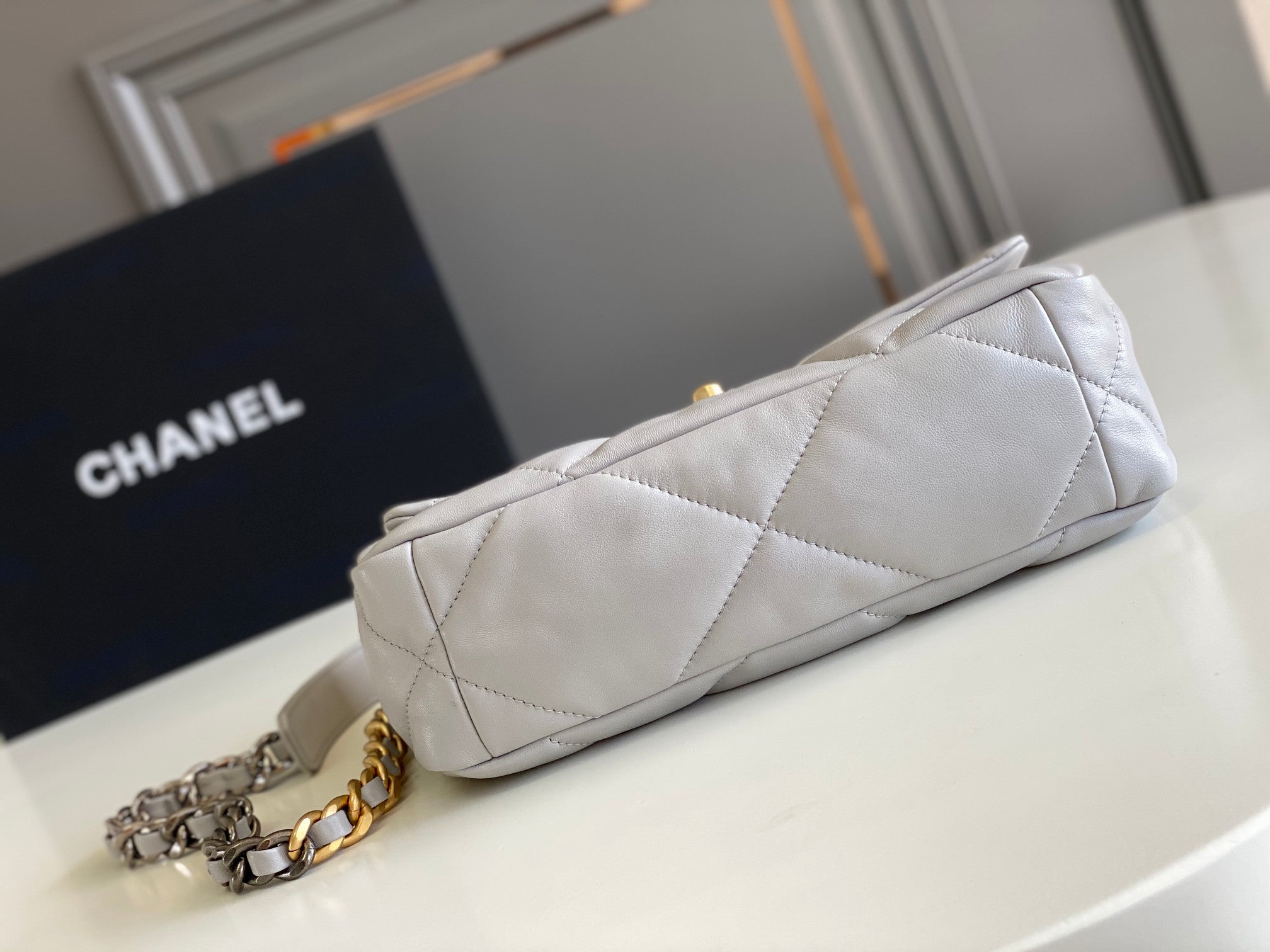 [TOP] CHANEL 19 Bag Small 26cm - Light Grey