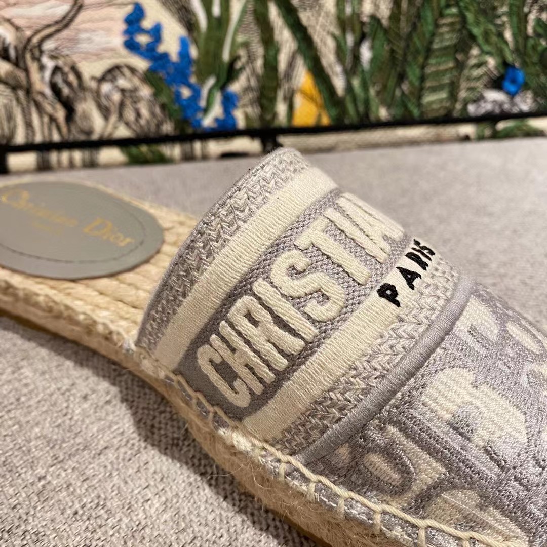 [TOP] Christian Dior Straw Embroidered Mullet - Blue/Grey