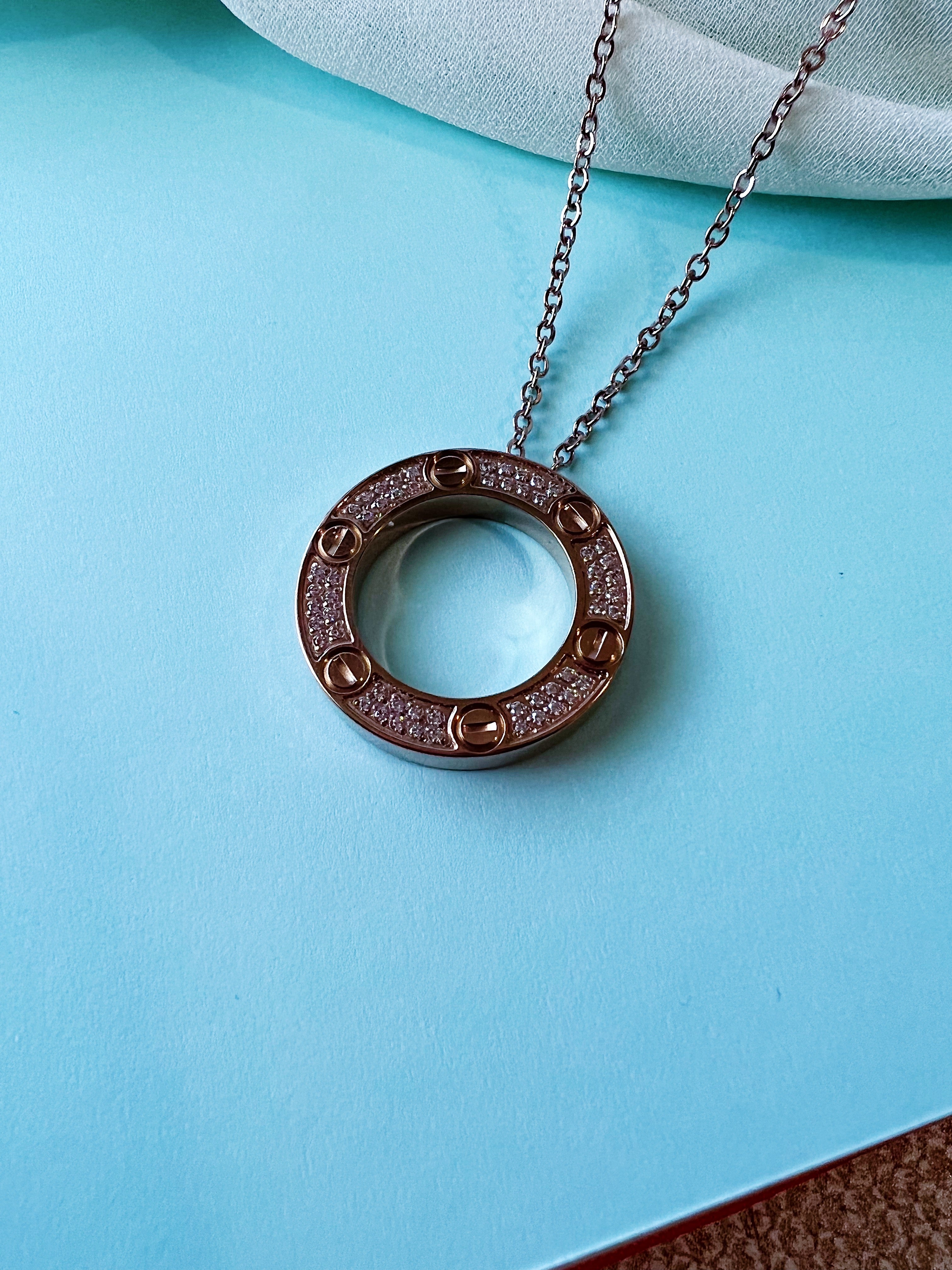 [TOP] Cartier Round Necklace w Stones