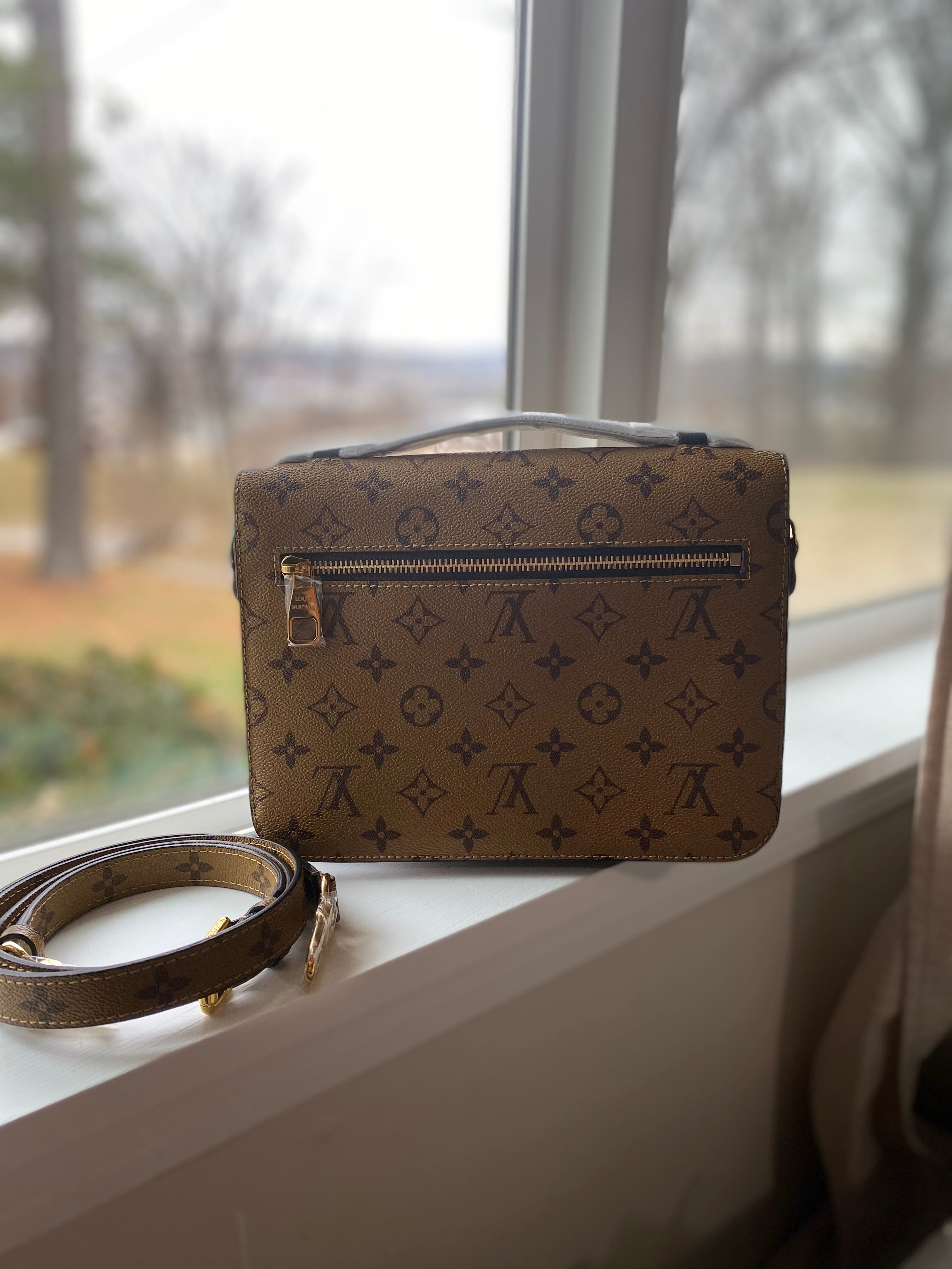 [TOP] Louis Vuitton LV Pochette Metis Reverse Monogram Canvas Bag 25X19X7cm