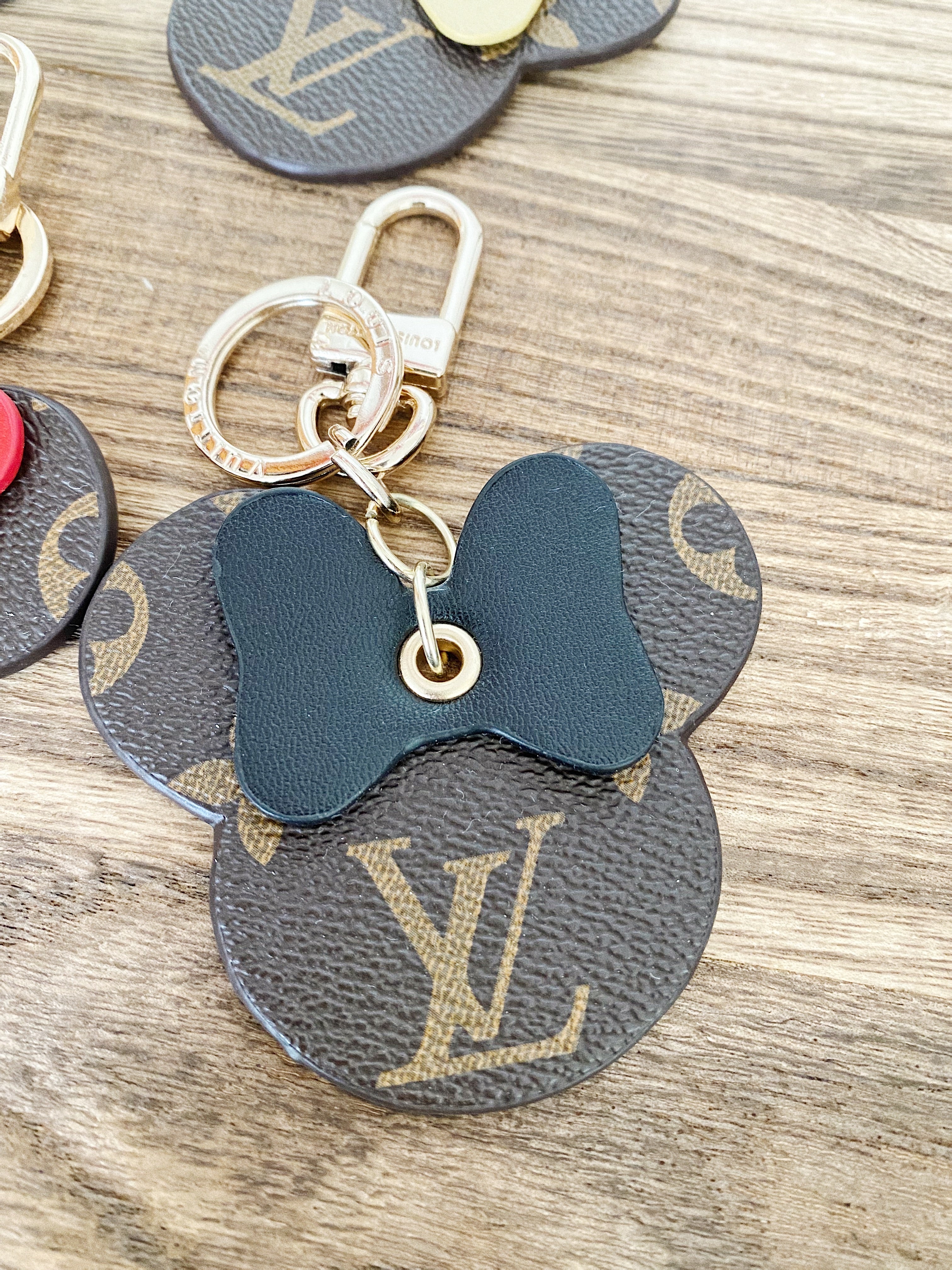 [TOP] Louis Vuitton LV LV Mickey Mouse Key Holder