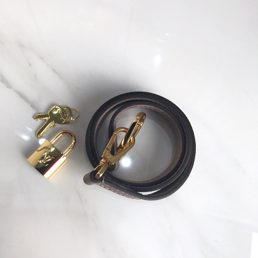 [TOP] Louis Vuitton LV L*V Montaigne MM Empreinte Bag - Turtle Dove