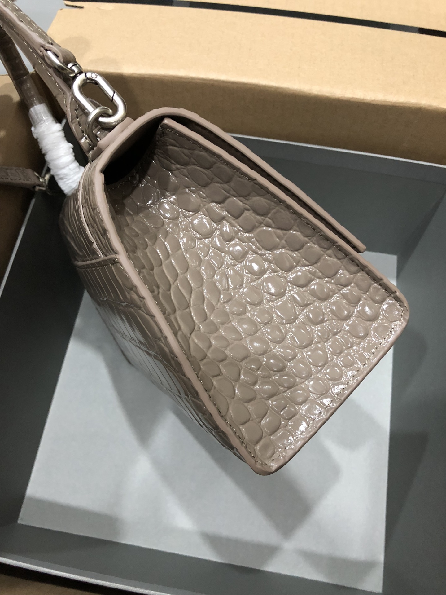 [TOP] BALENCIAGA Crocodile-Print Hourglass Bag 19/23cm - Brown