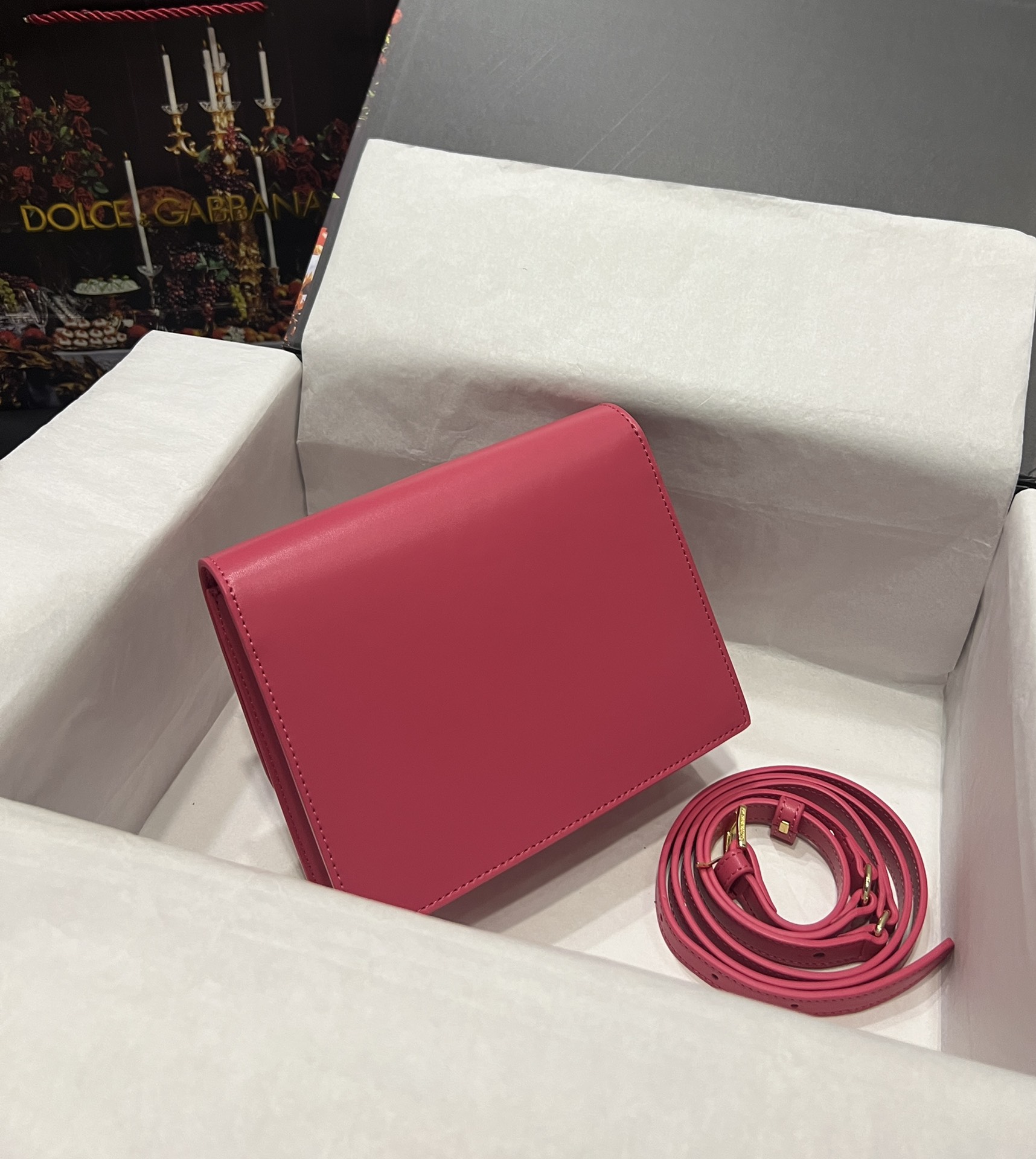 [TOP] Dolce & Gabbana D&G Calfskin DG Logo Bag 16*20*5.5cm - Pink