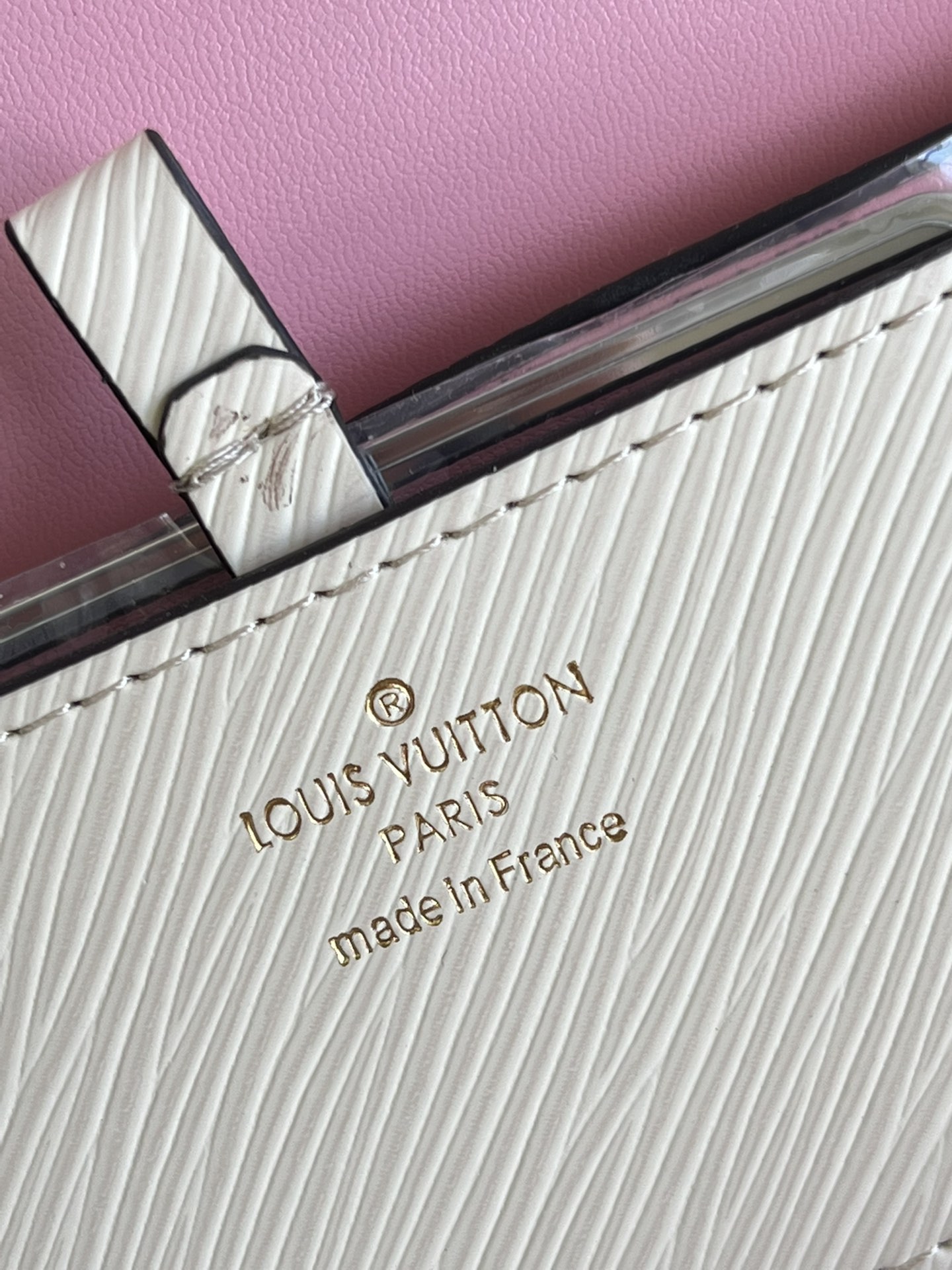 [TOP] Louis Vuitton LV Mini  Epi Love Chain Twist Bag  19 x 15 x 9 cm-White