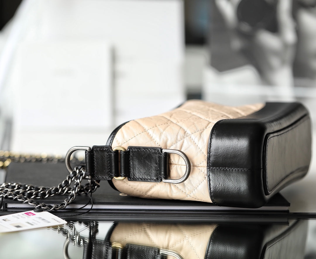 [TOP] CHANEL Gabrielle Hobo Bag 2 Tones 20cm - Beige and Black