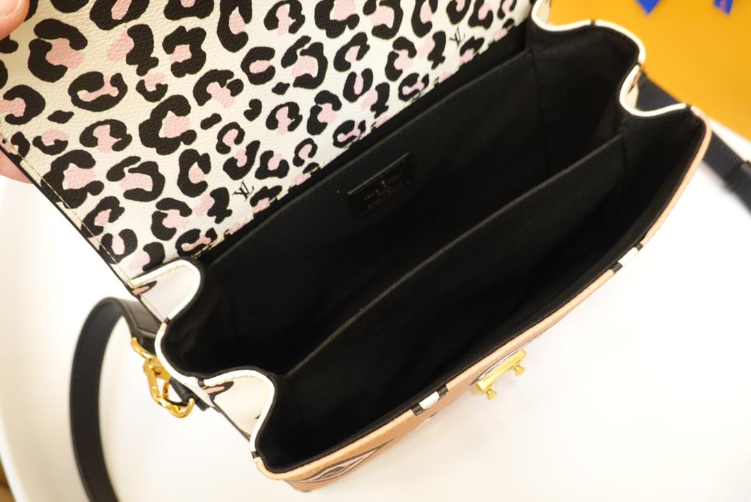 [TOP] Louis Vuitton LV £V Pochette Metis 25X19X7cm- Art Print