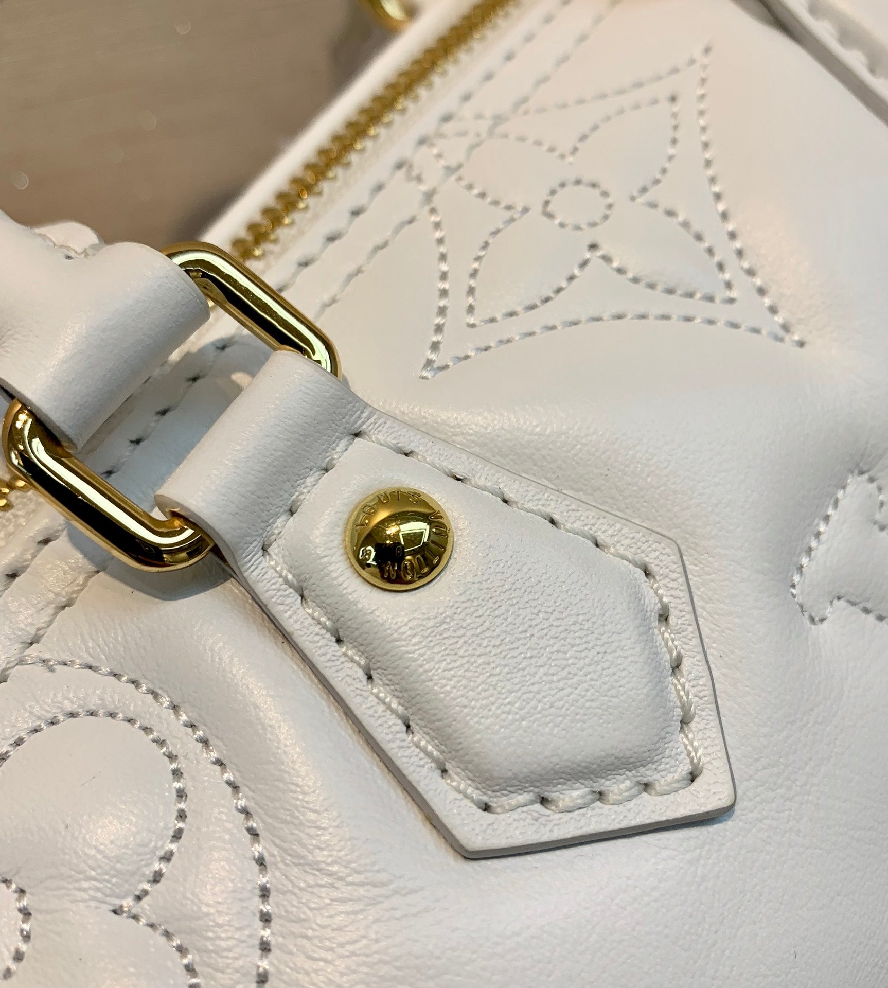 [TOP] Louis Vuitton LV L*V Papillon BB - White