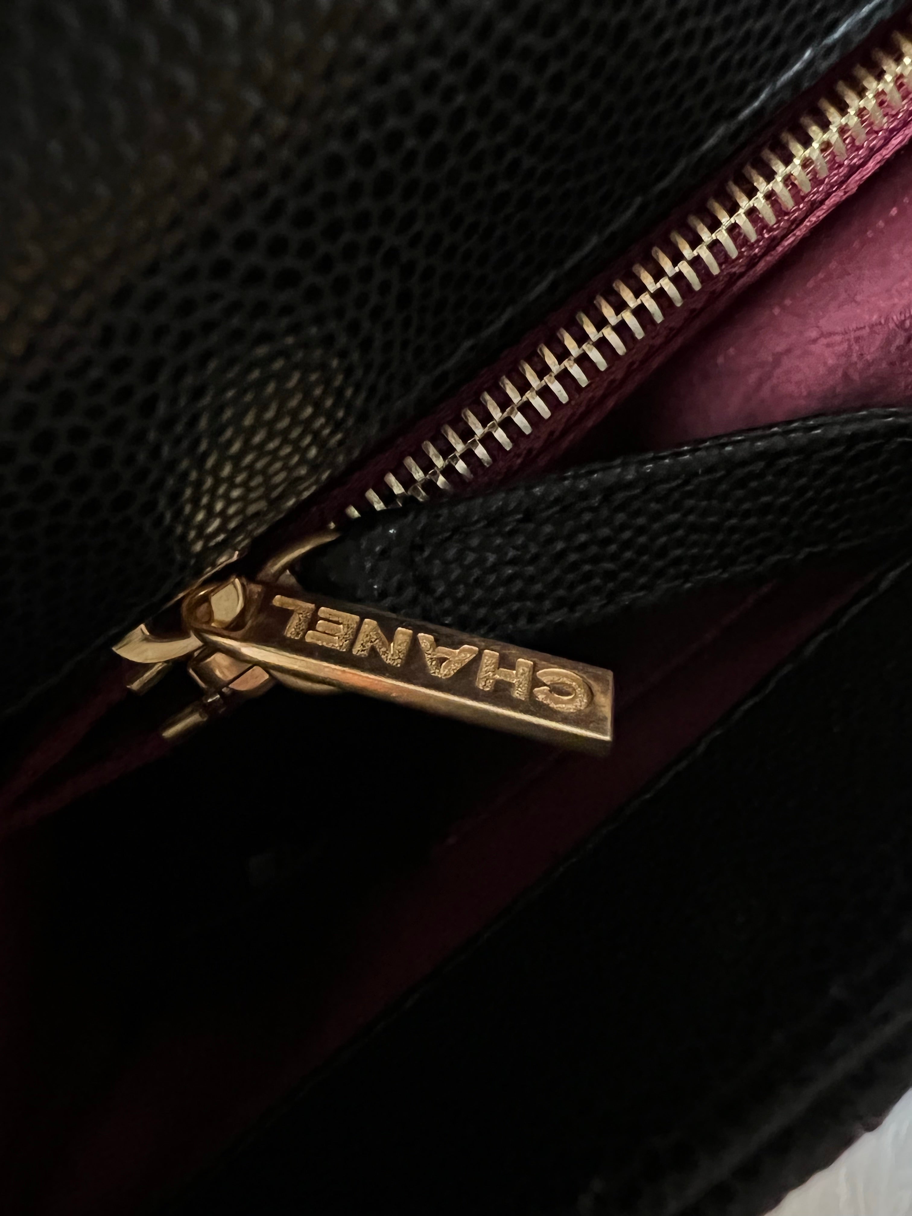 [TOP] CHANEL CoCo Handle Bag Chevron Caviar Leather 23cm - Black & GHW