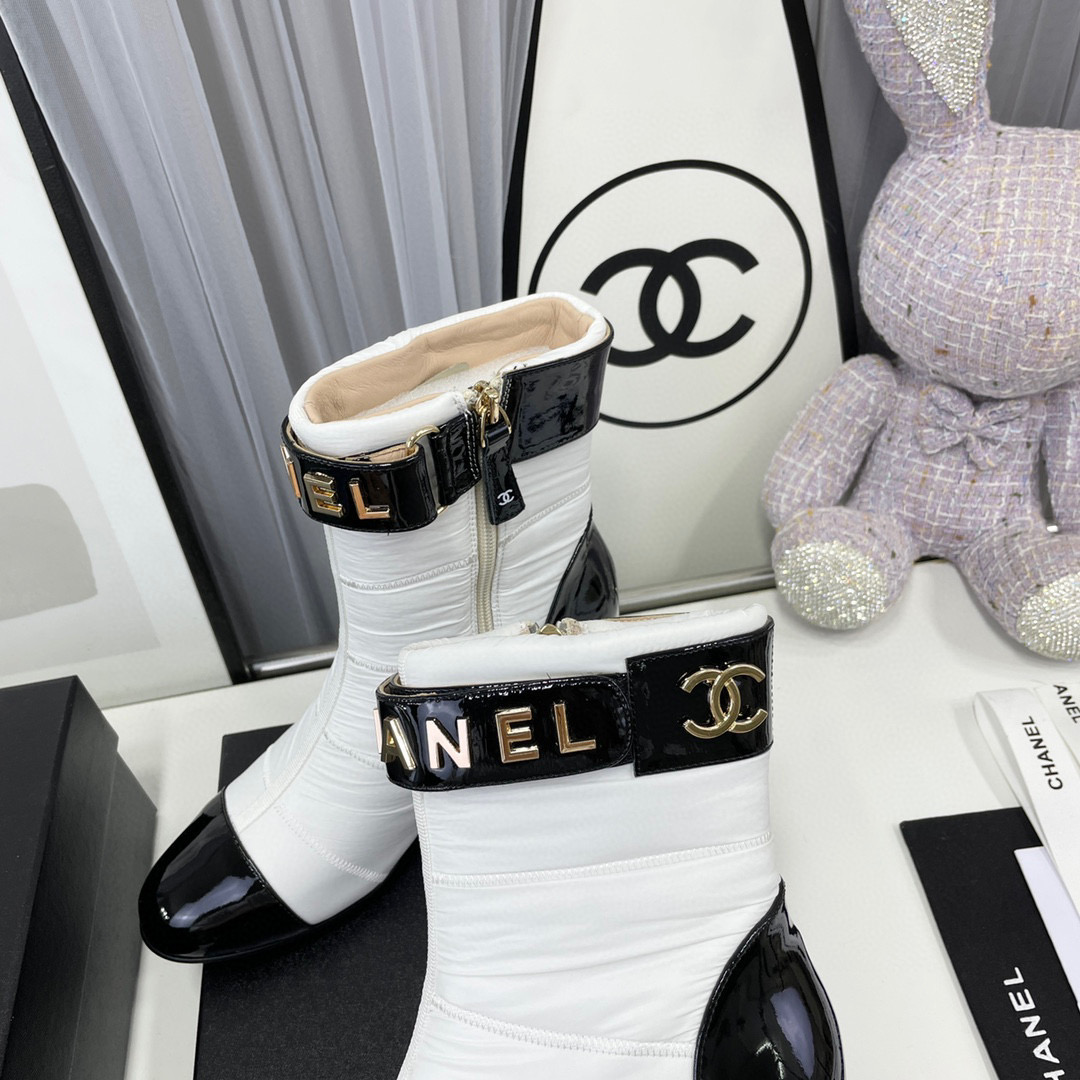 [TOP] CHANEL Quilted Lambskin Boots - White