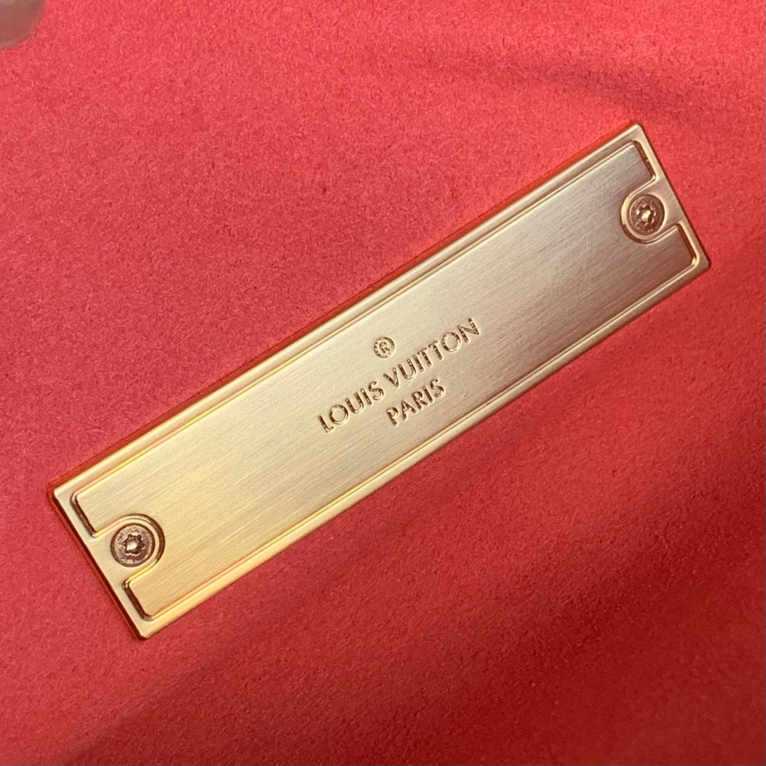 [TOP] Louis Vuitton LV L*V Dauphine Tufted Monogram MM 25x17x10.5 cm- Rose Fluo