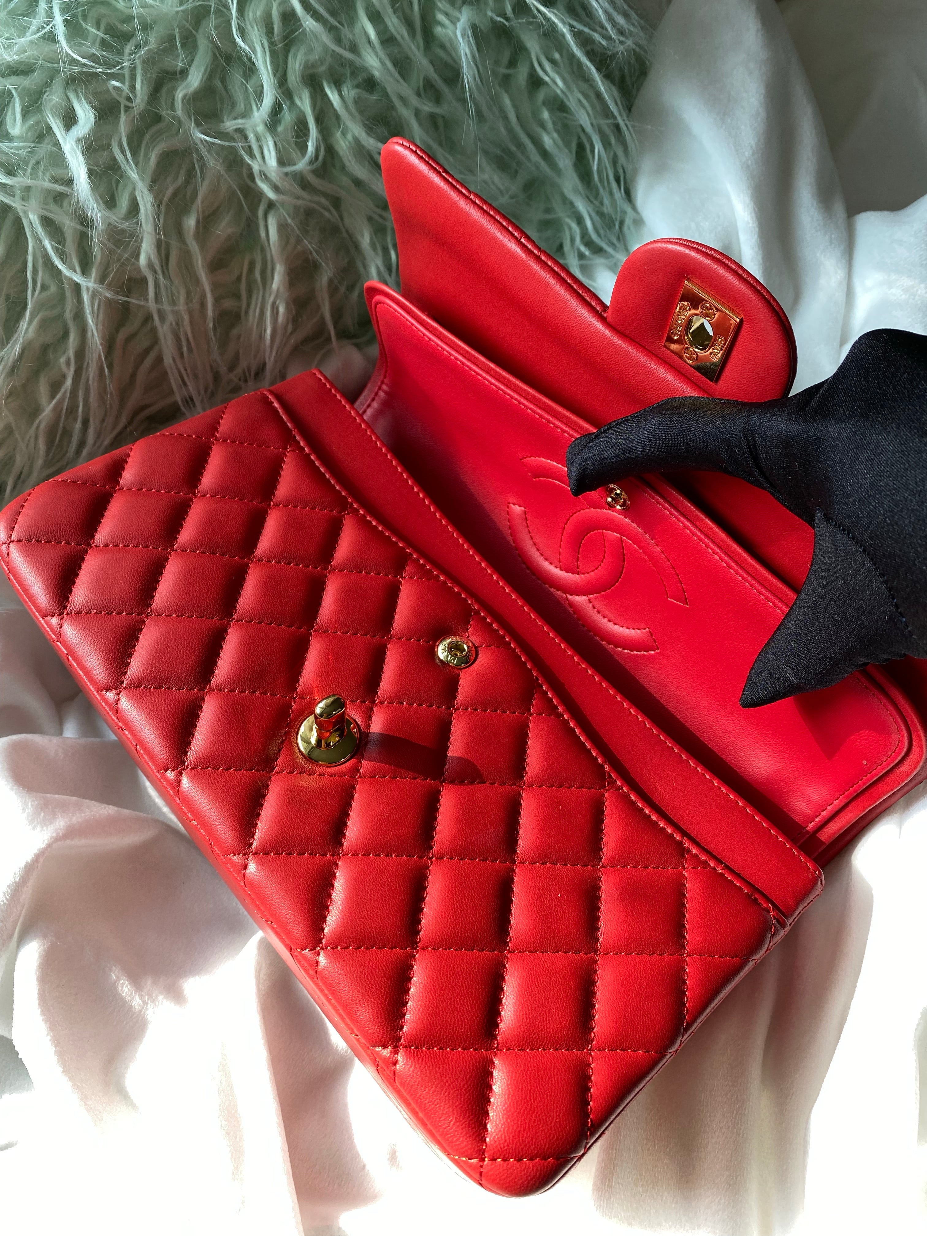 [TOP] CHANEL Classic Flap Bag Lambskin Medium 25.5cm – Red & GHW