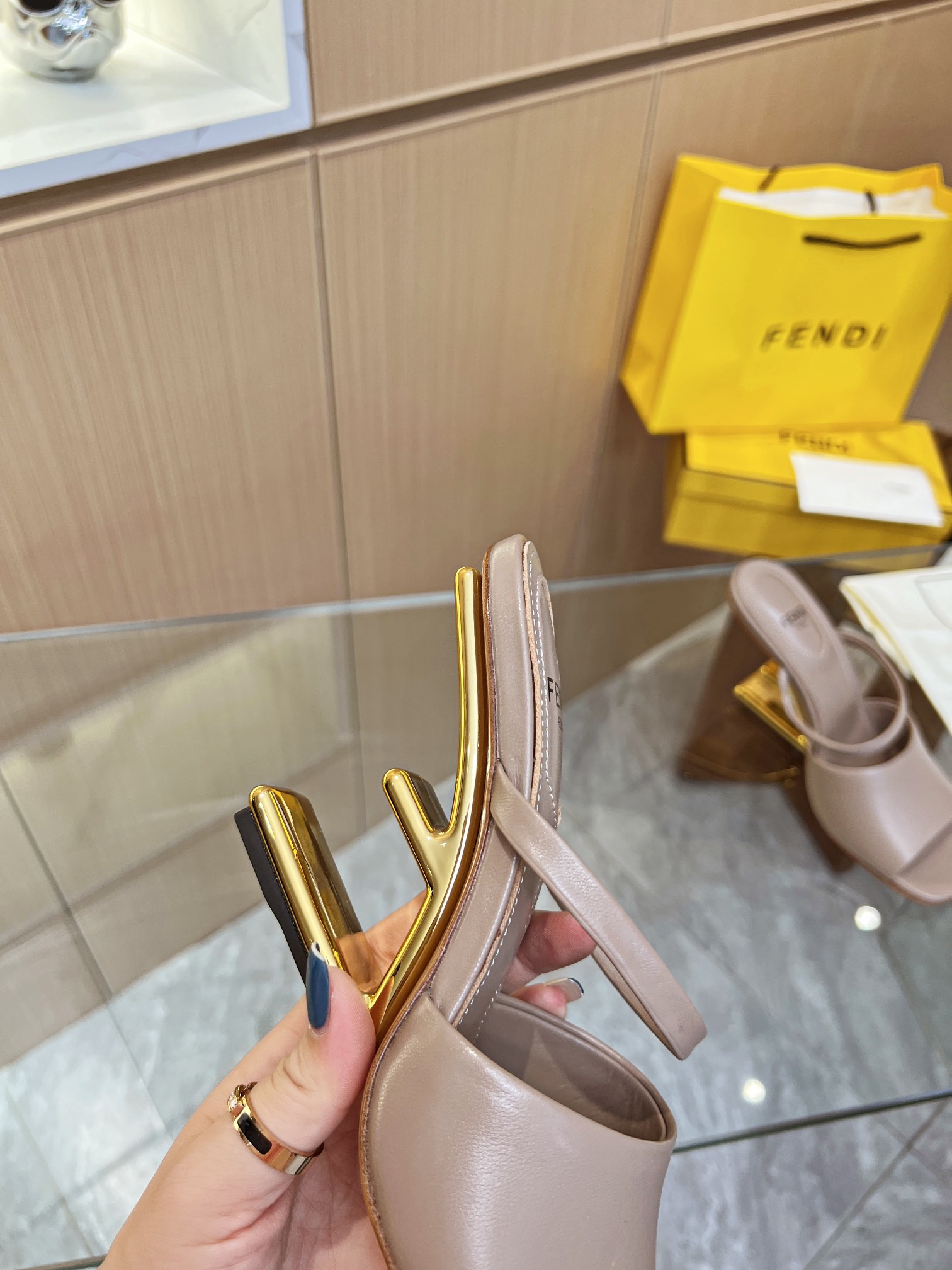 [TOP] FENDI First High Heel - Flesh pink
