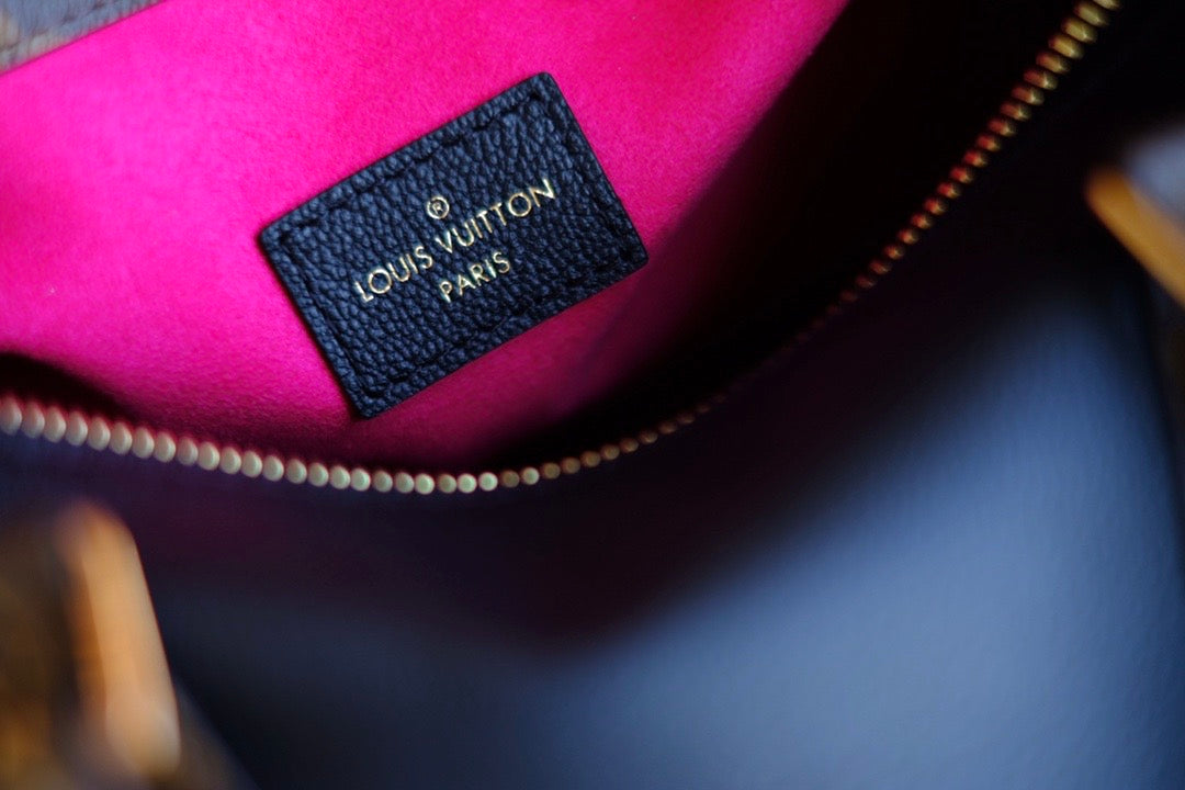 [TOP] Louis Vuitton LV  Speedy 30 Calfskin and Teddy Shearling Bag 30x21x17cm - Black