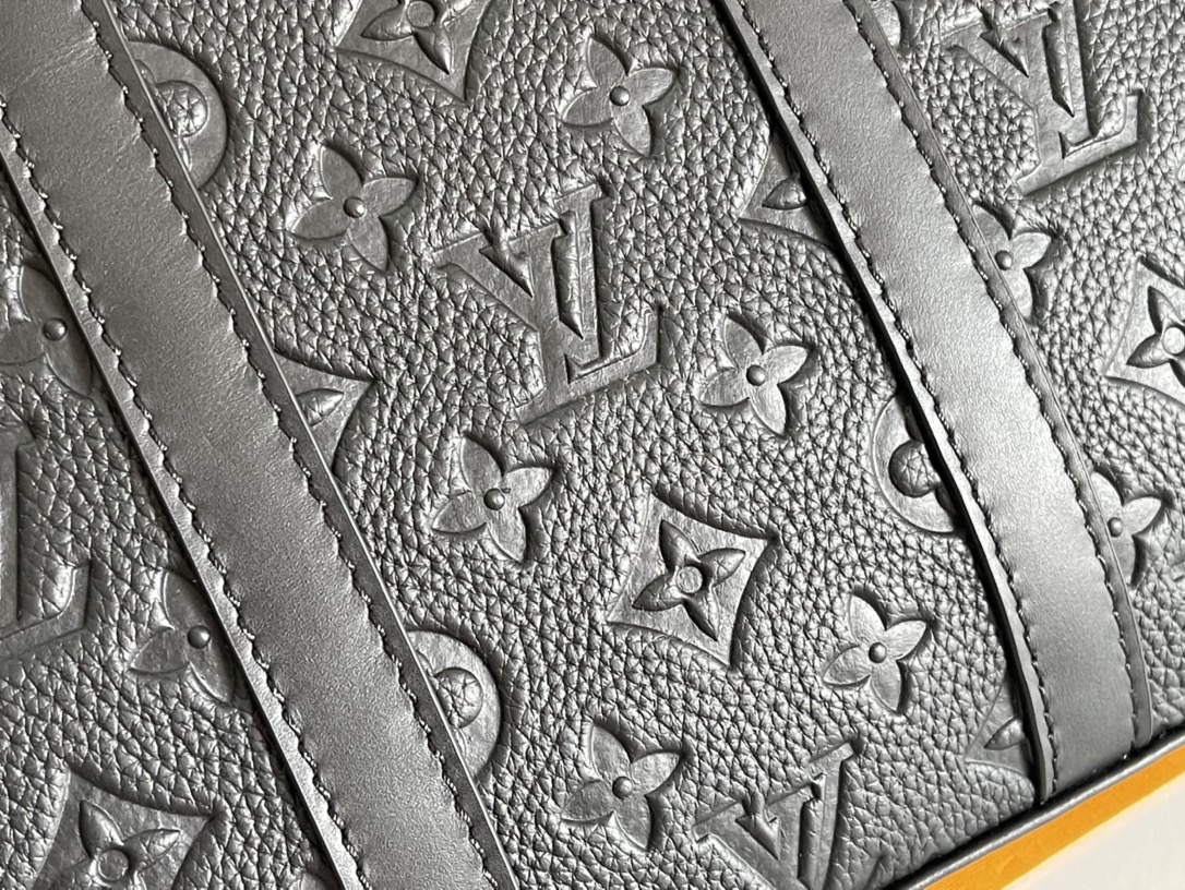 [TOP] Louis Vuitton LV Sac Plat Taurillon Bag 26x28.5x6CM-Black