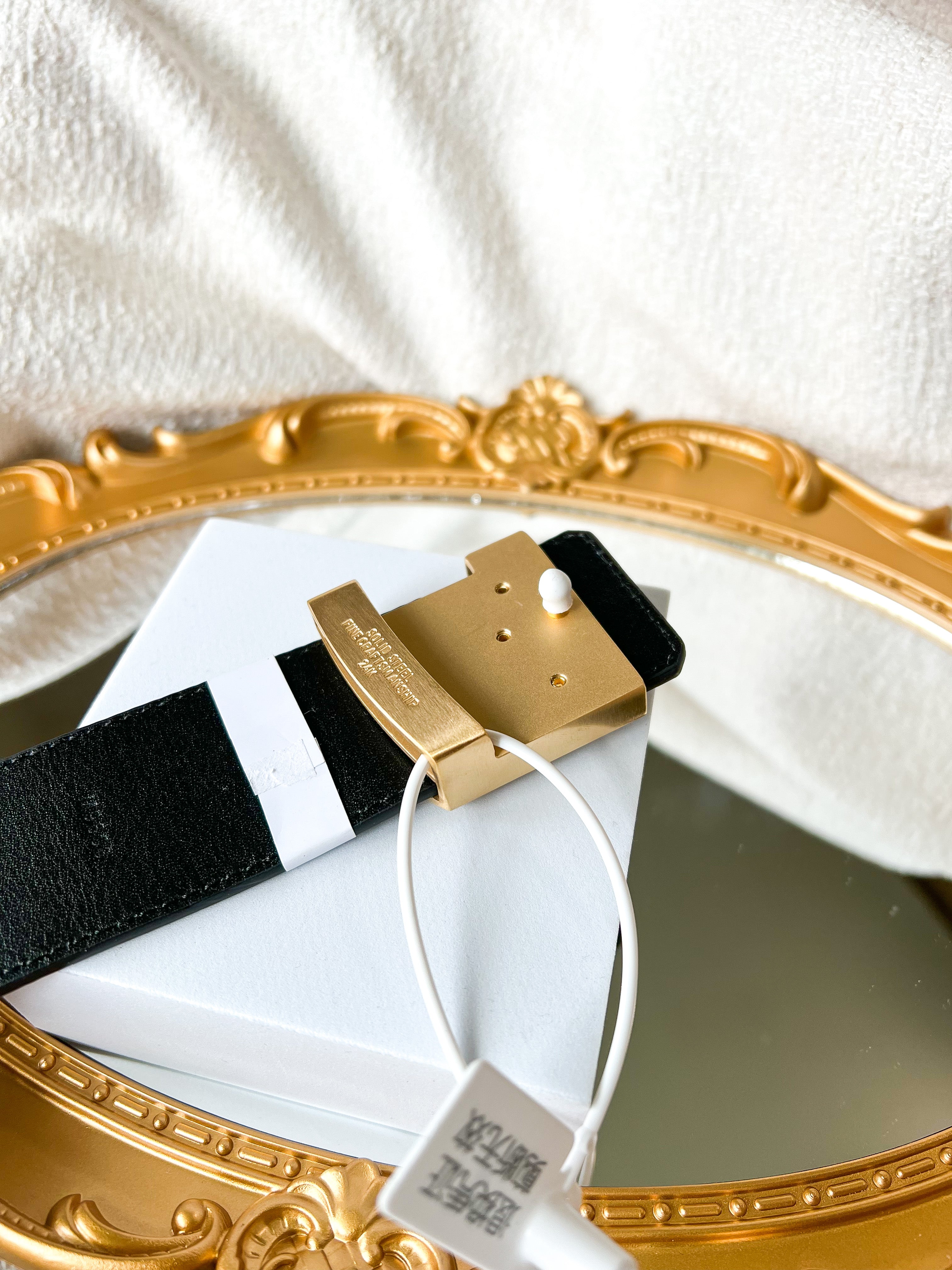 [TOP] Louis Vuitton LV L*V Black and Gold Caro Belts