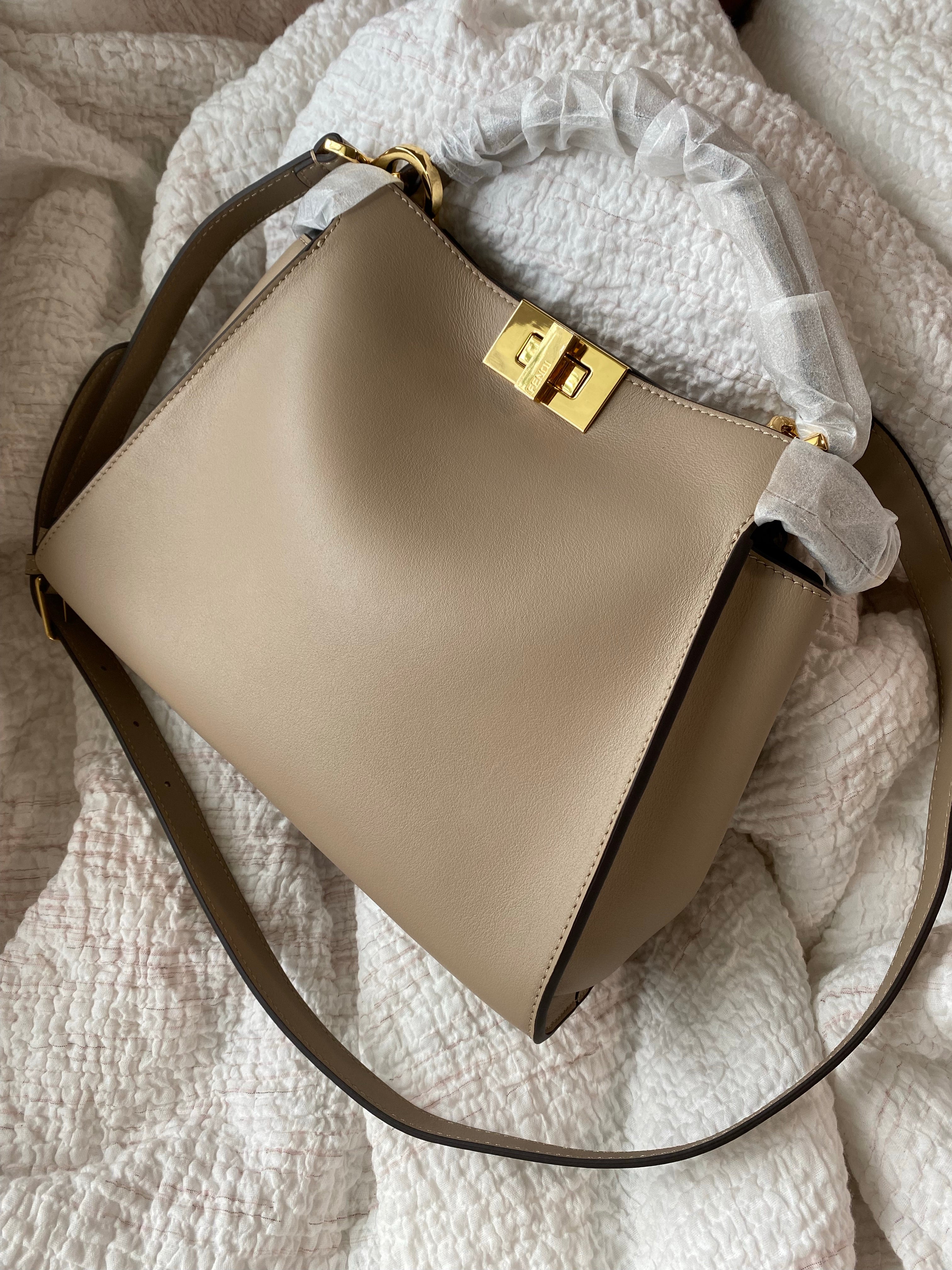 [TOP] FENDI Peekaboo Essentially Medium Bag - Tan
