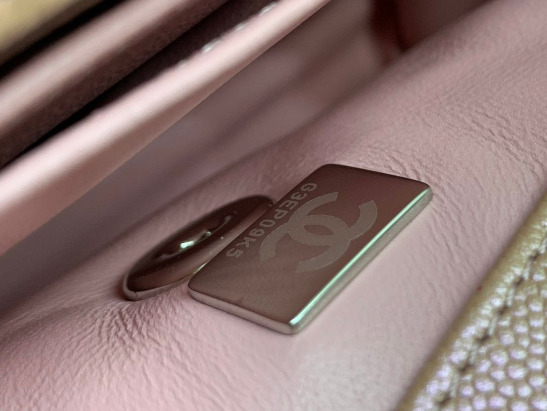 [TOP] CHANEL Coco Top Handle Bag Iridescent Caviar Small 19cm - Pink